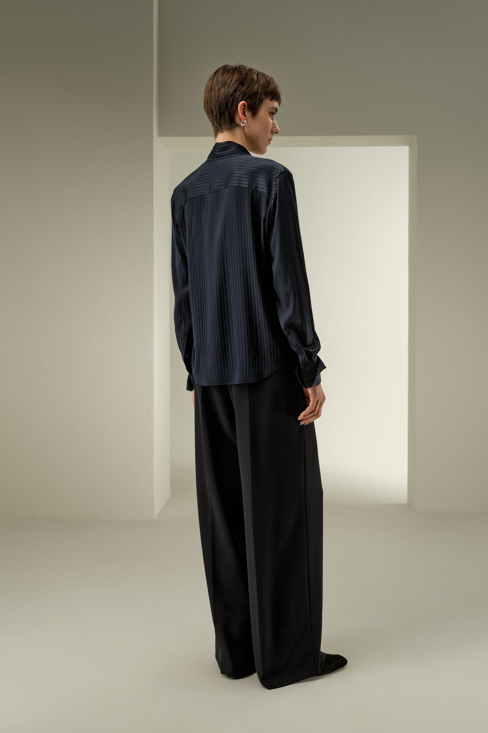 Silk Blouse with a detachable ribbon Product Image