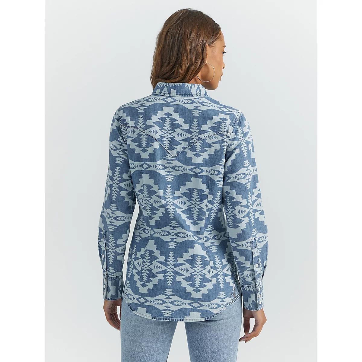 Women's Geometric Cowboy Snap Shirt in Light Wash Product Image