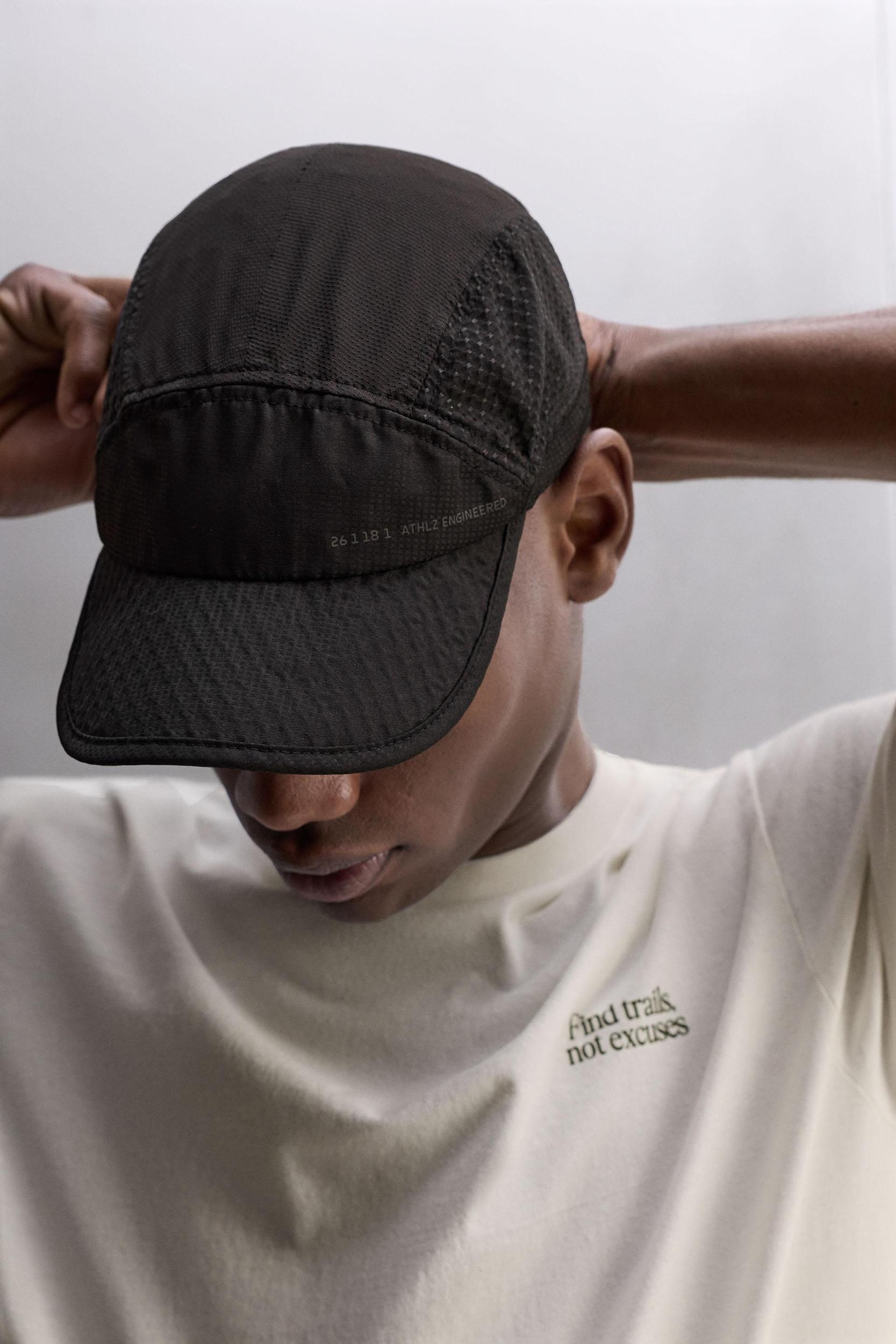 GRAPHIC PRINT T-SHIRT Product Image