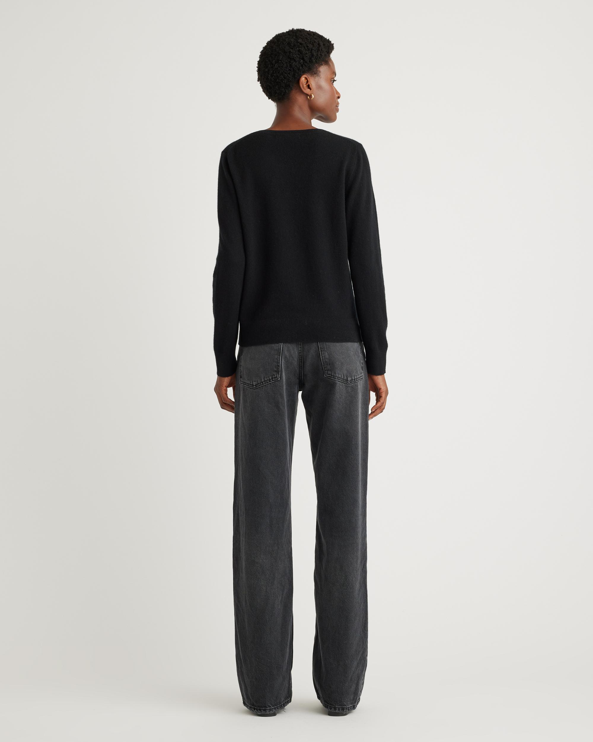 Quince | Women's Mongolian Cashmere V-Neck Sweater Product Image