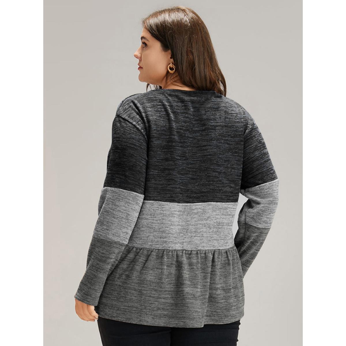 Plus Size Contrast Patchwork Gathered T-shirt Black Women Casual Gathered Plain Round Neck Dailywear T-shirts BloomChic 18-20/2X Product Image