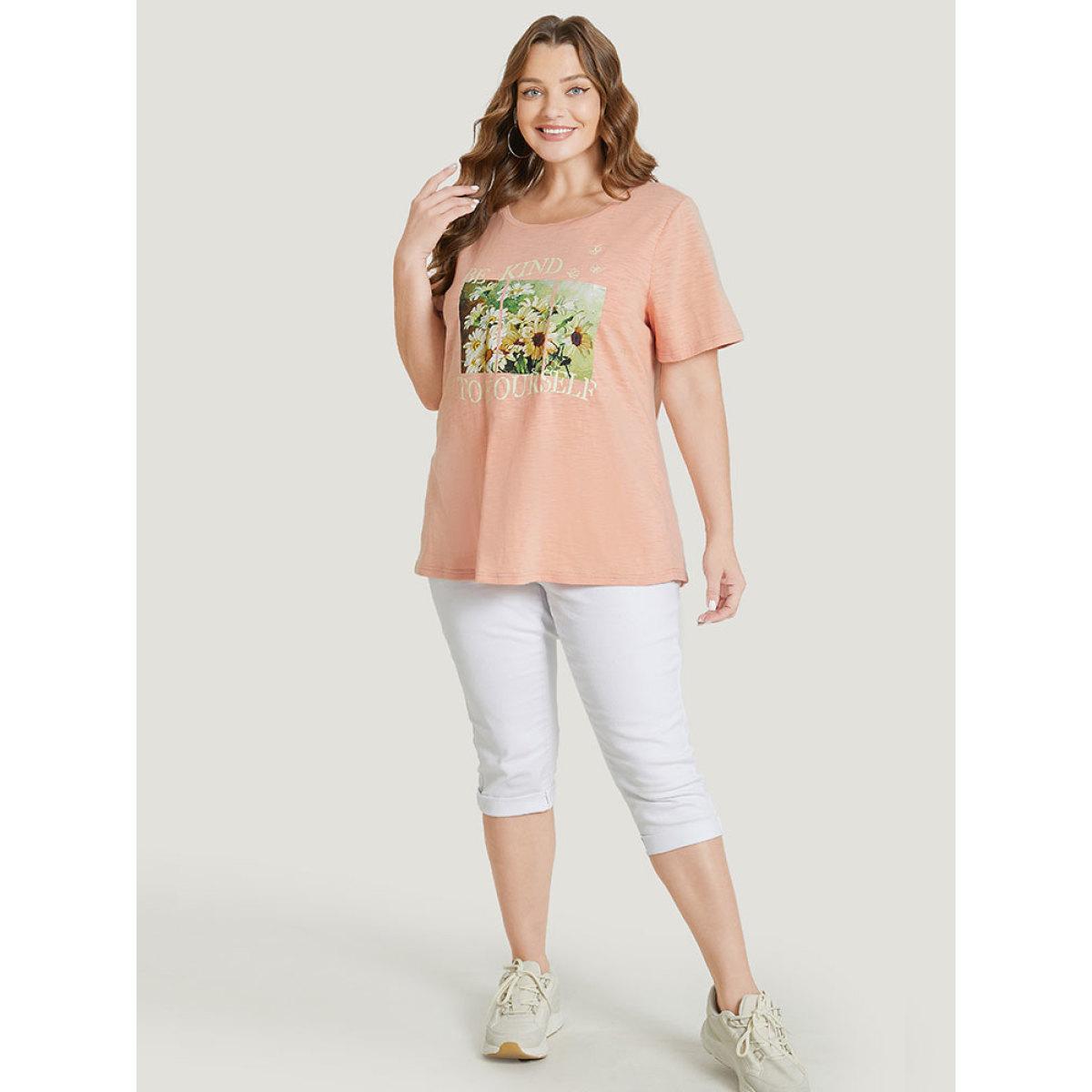 Plus Size Daisy Floral & Letter Priint Round Neck T-shirt Crepe Women Elegant Natural Flowers Dailywear T-shirts BloomChic 18-20/2X Product Image