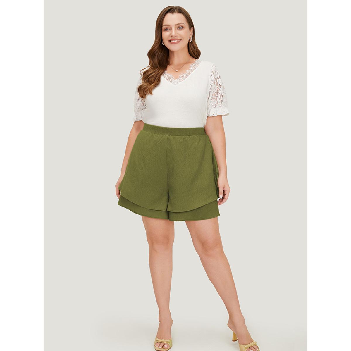 Plus Size Plain Pocket Layered Hem Shorts Women ArmyGreen Elegant Plain Dailywear Shorts BloomChic 14-16/1X Product Image