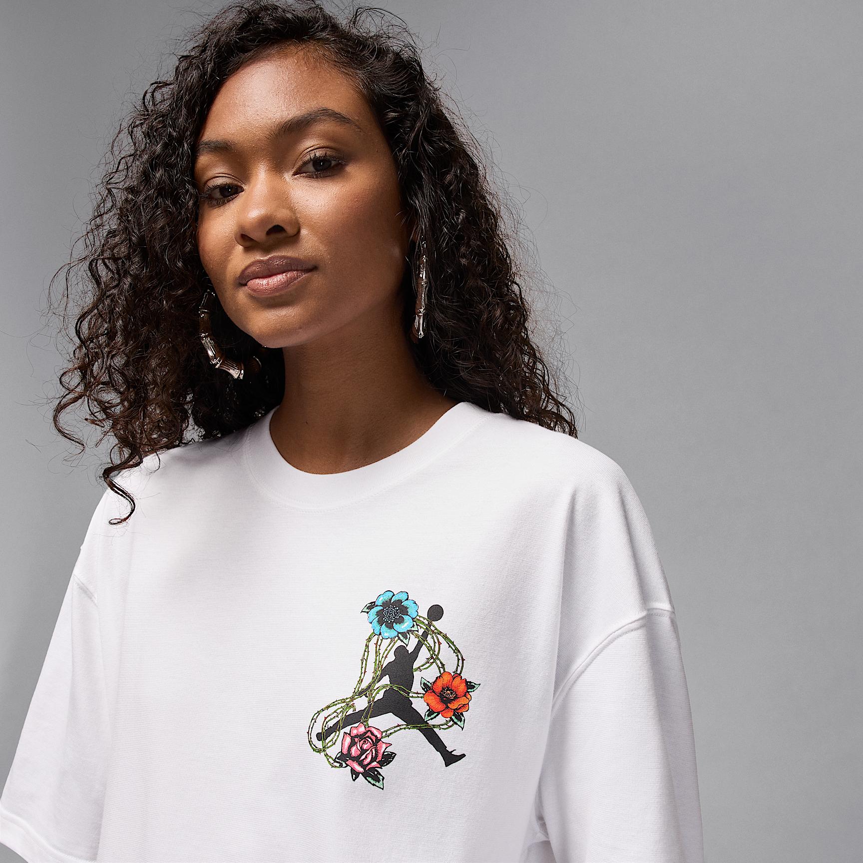 Women's Jordan Flight Oversized Graphic T-Shirt Product Image