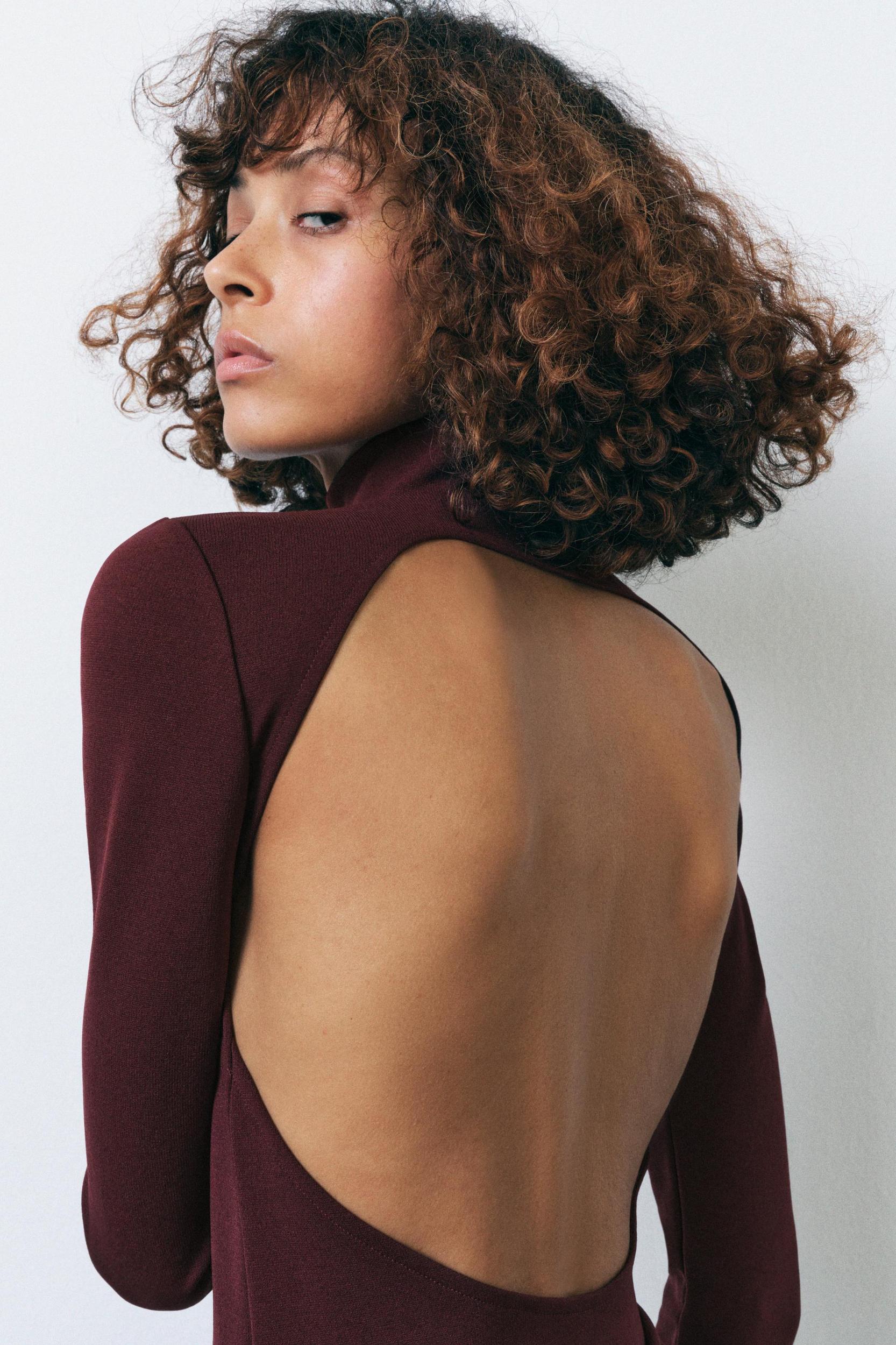 SHORT DRESS WITH SLIT Product Image