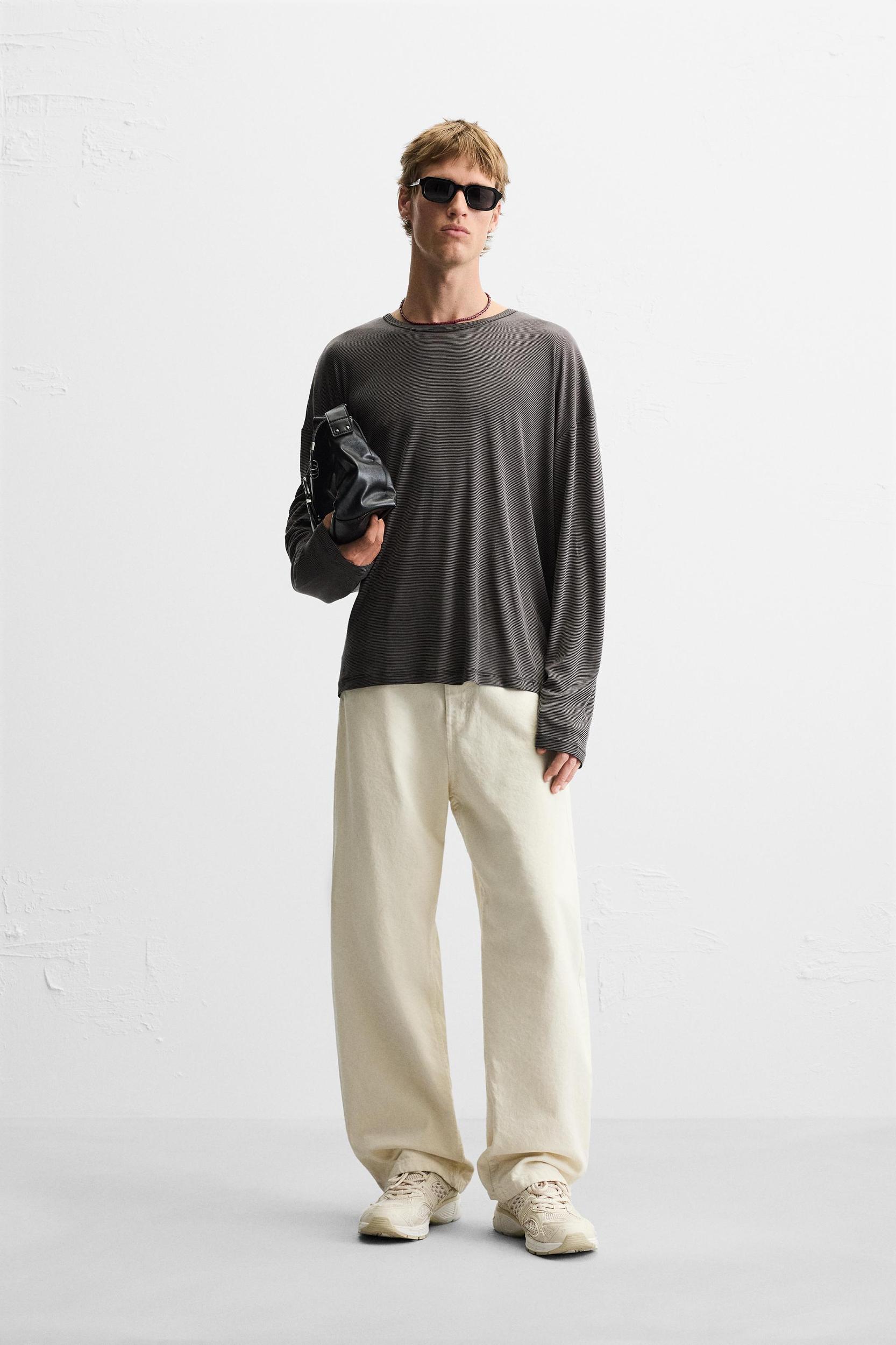 STRIPED T-SHIRT Product Image