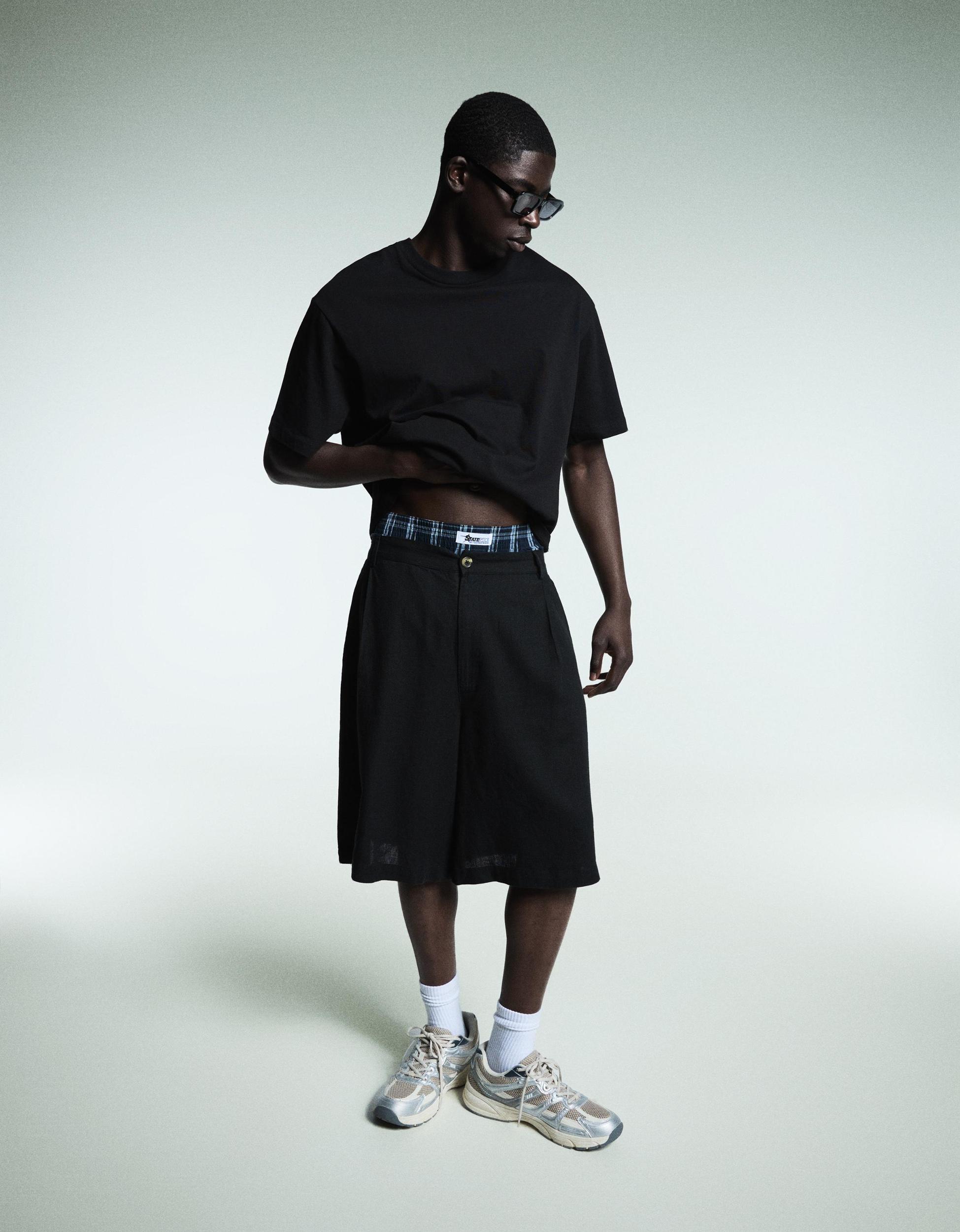 Rustic tailored Bermuda shorts with darts Product Image