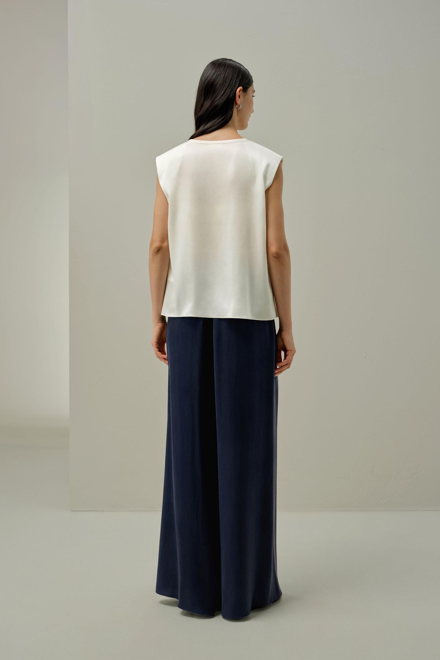 LILYSILK x Melissa Murrell Silk Suede Sleeveless V Neck Top Product Image