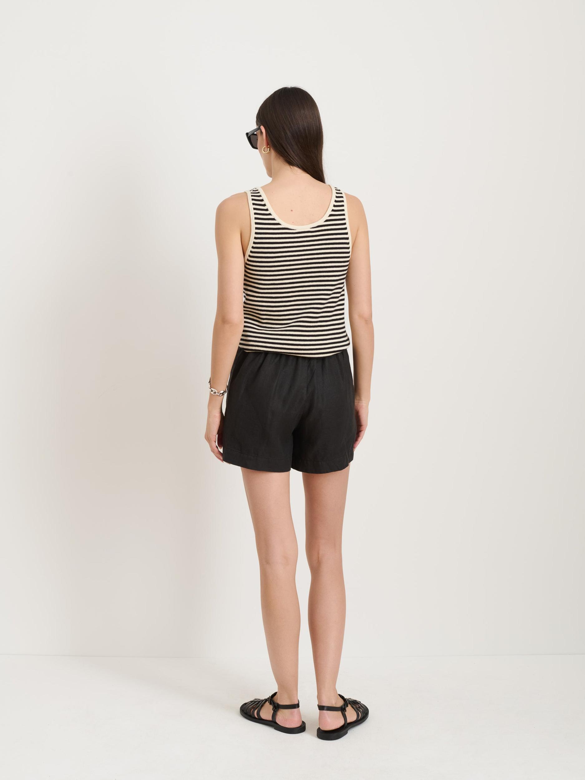Riley Pull On Short In Linen Product Image