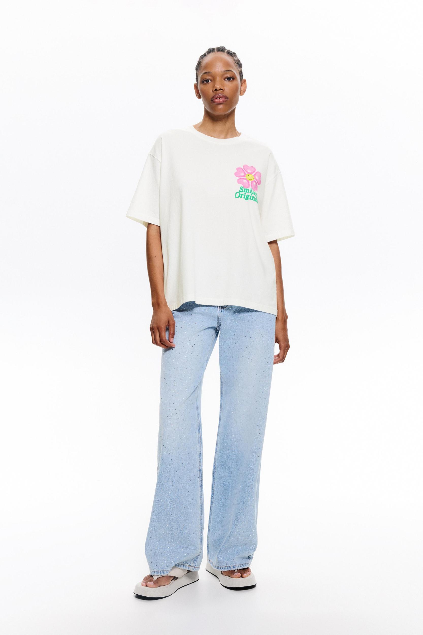 Smiley flower T-shirt Product Image