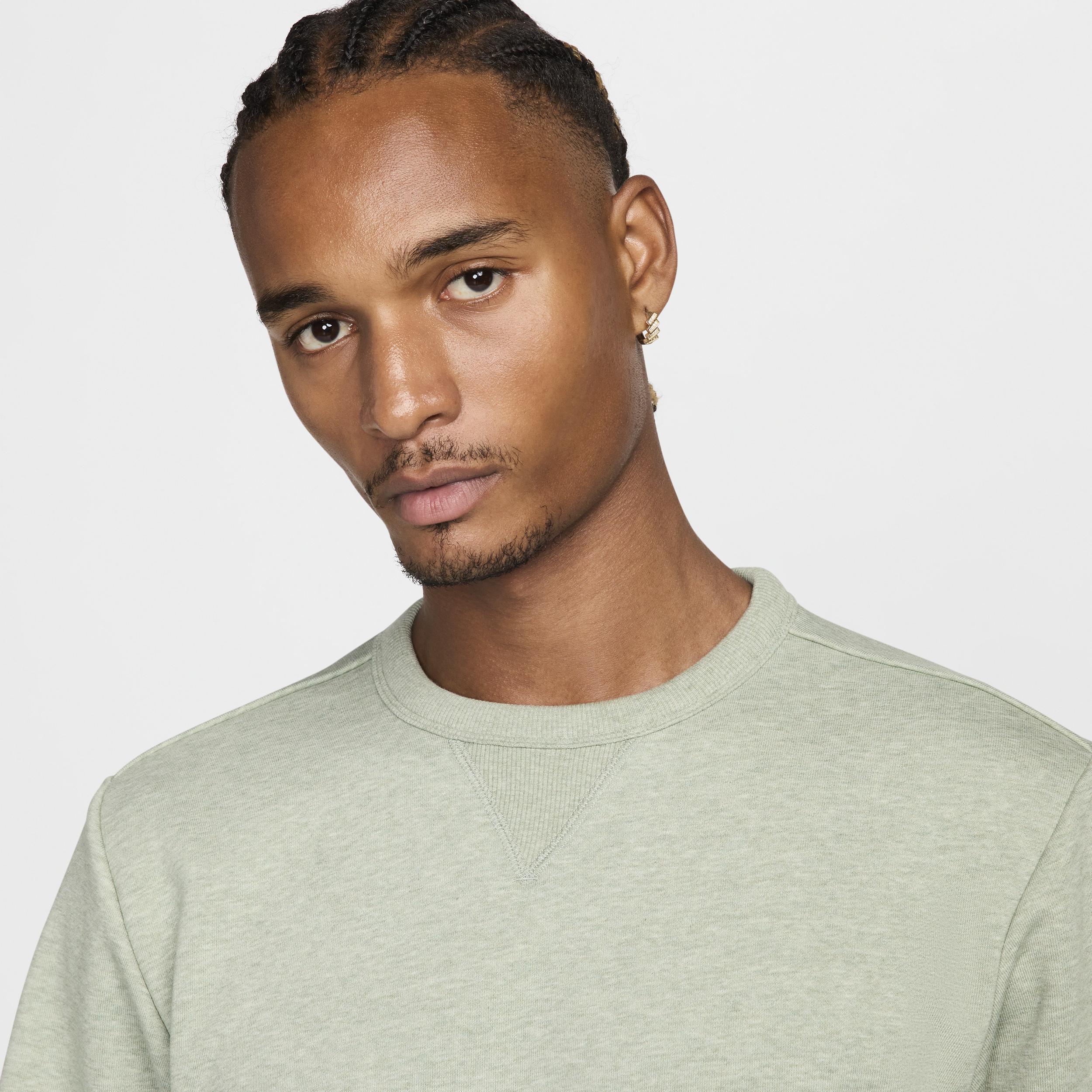 Nike Standard Issue Men's Dri-FIT Basketball Crew-Neck Sweatshirt Product Image