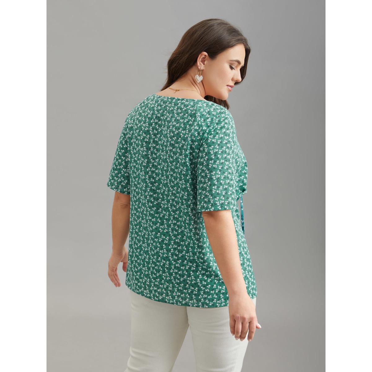 Plus Size Emerald Ditsy Floral Print Half Sleeve Shirt Women Timeless Short sleeve Ribbon-tied collar Elegant Blouses BloomChic 18-20/2X Product Image