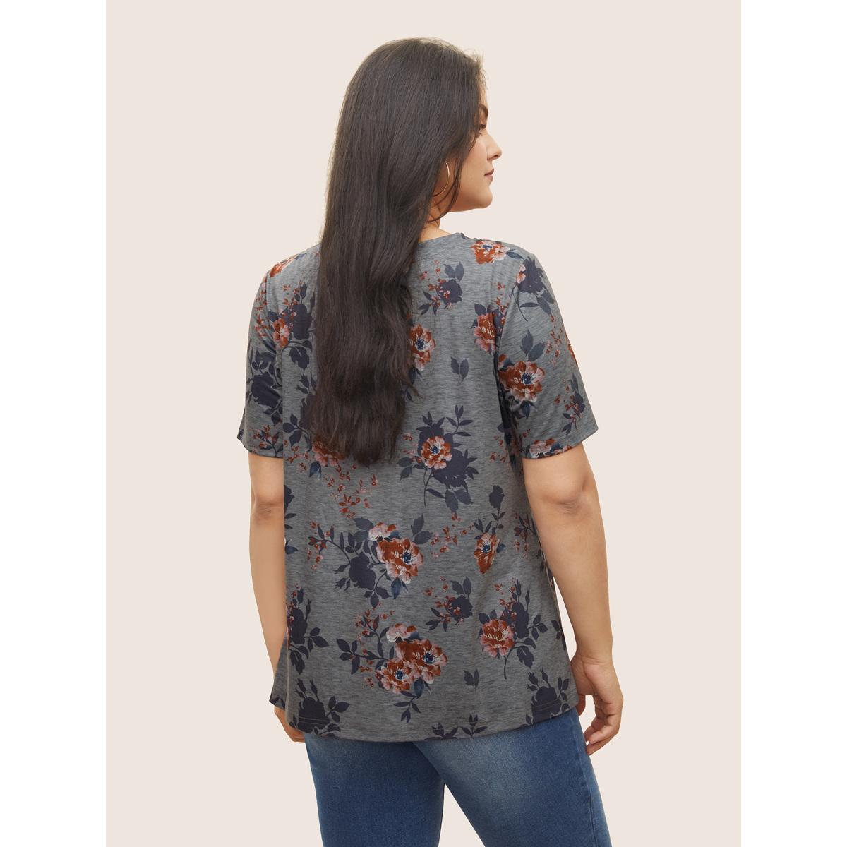 Plus Size V Neck Floral Print Patched Pocket T-shirt Gray Women Elegant Non Floral V-neck Everyday T-shirts BloomChic 10/M Product Image