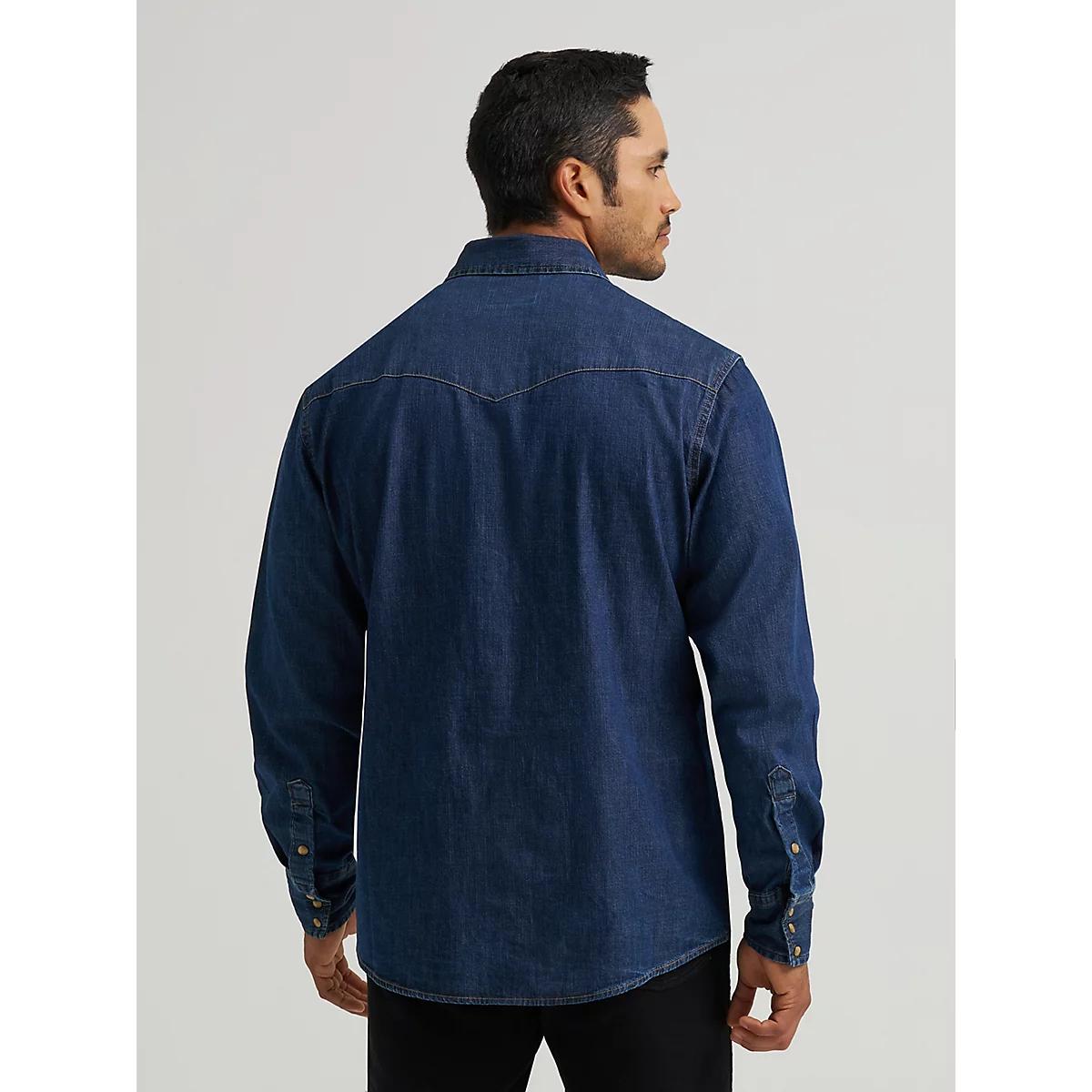 Men's Wrangler® Classic Denim Western Snap Shirt in Light Wash Product Image