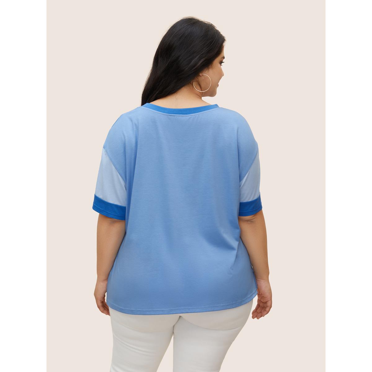 Plus Size Colorblock Contrast Drop Shoulder Sleeve T-shirt LightBlue Women Casual Contrast Round Neck Everyday T-shirts BloomChic 30/6X Product Image