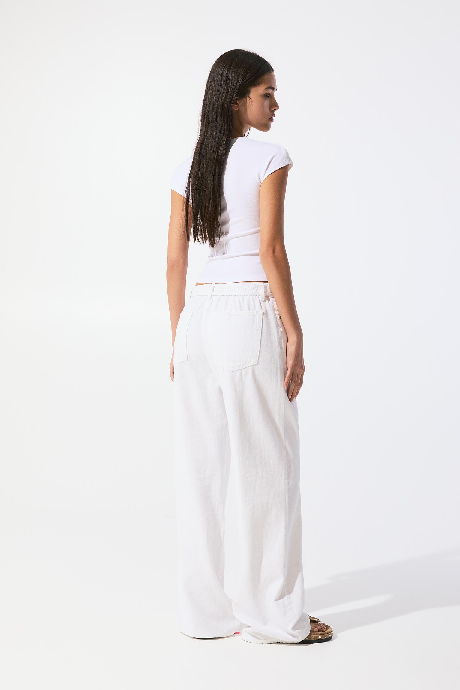 Fitted T-shirt with whole sleeves Product Image