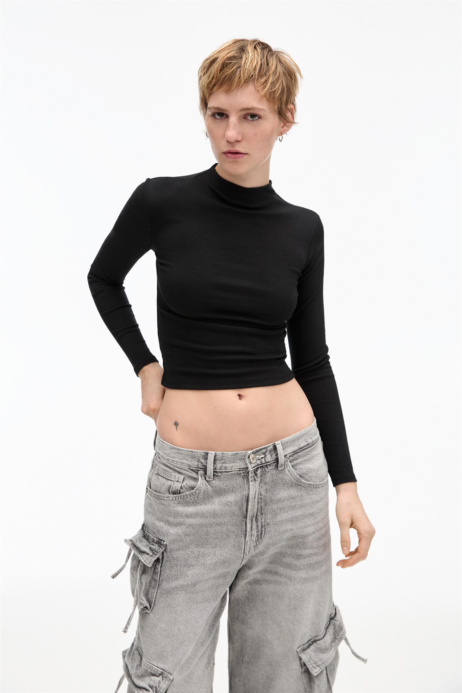 High neck T-shirt Product Image