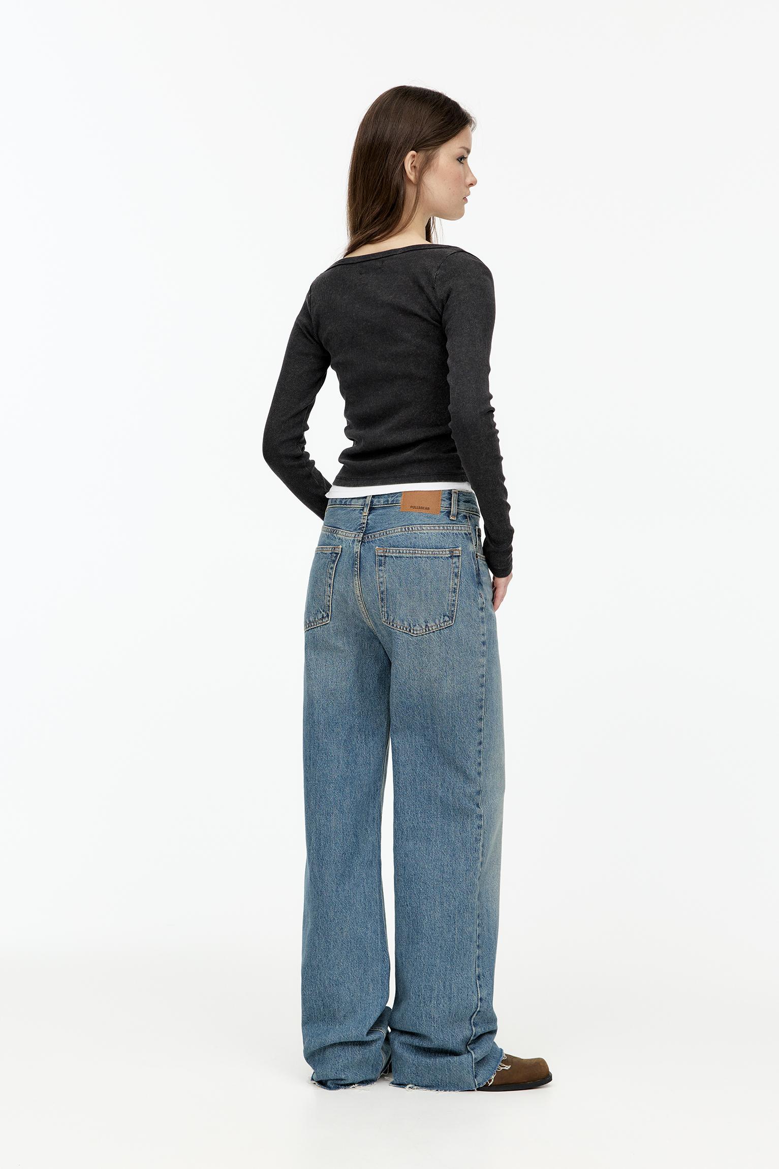 Ribbed T-shirt with buttons Product Image