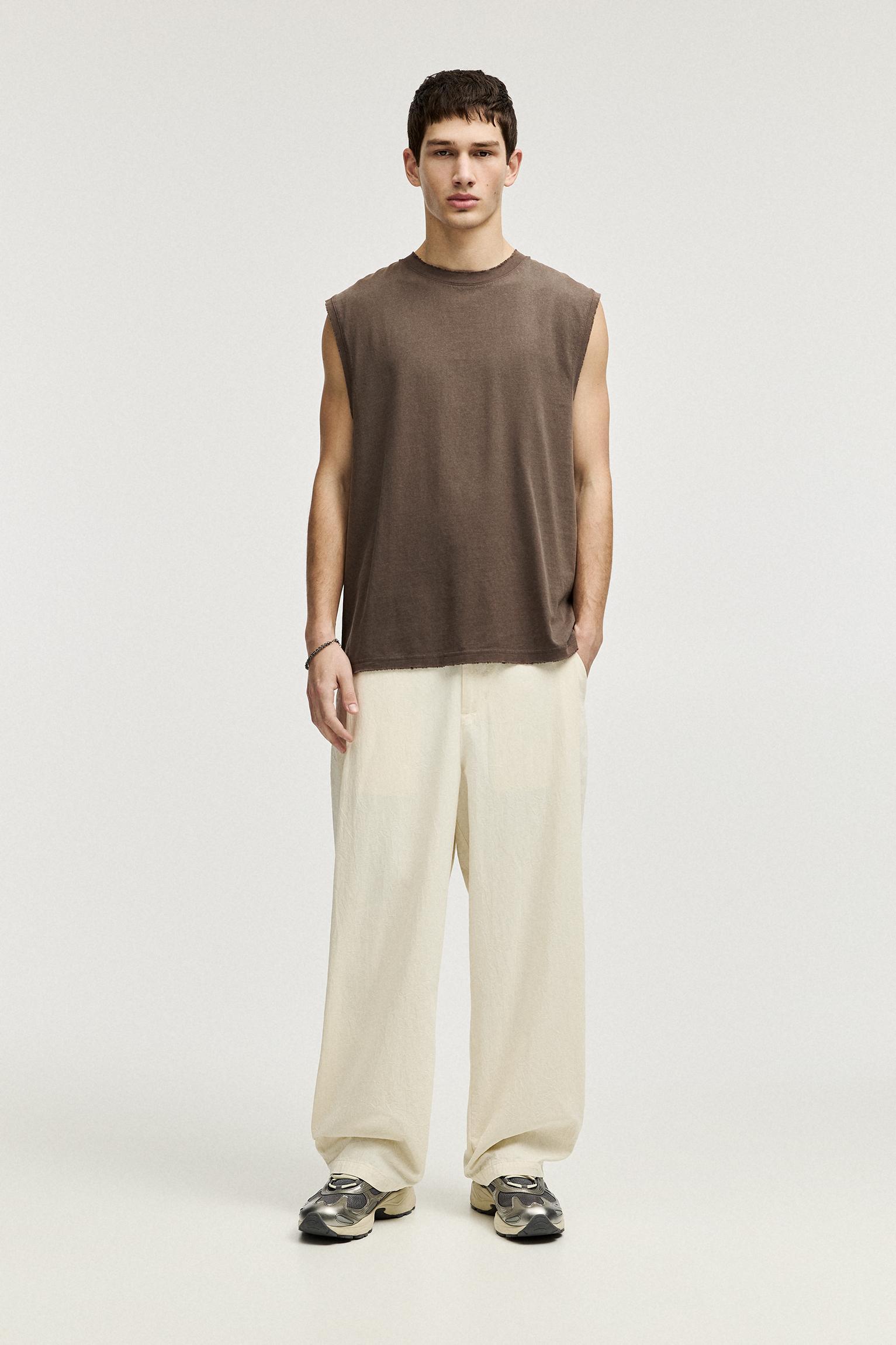 Washed sleeveless T-shirt Product Image