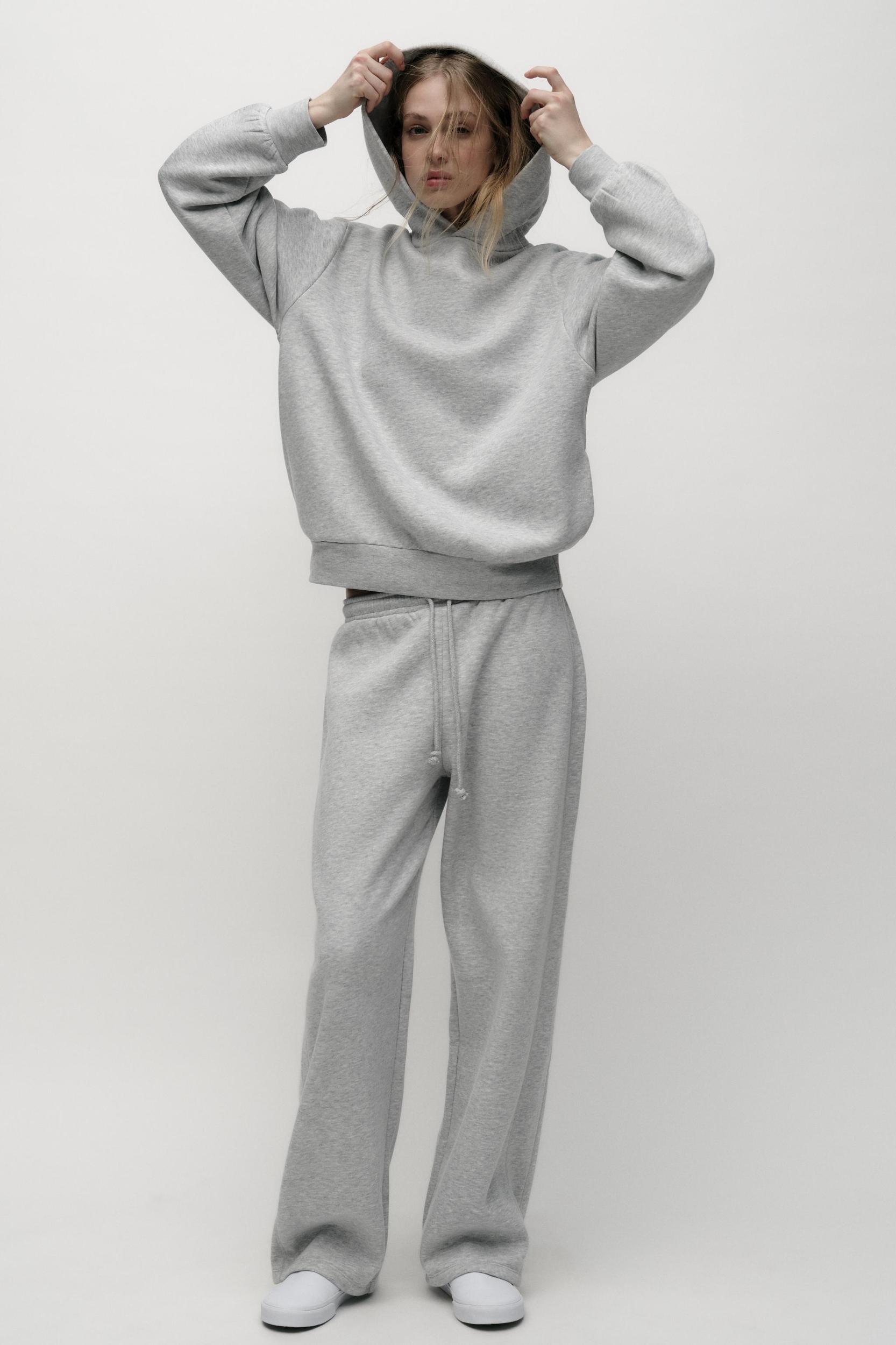 POCKETED HOODIE SWEATSHIRT Product Image