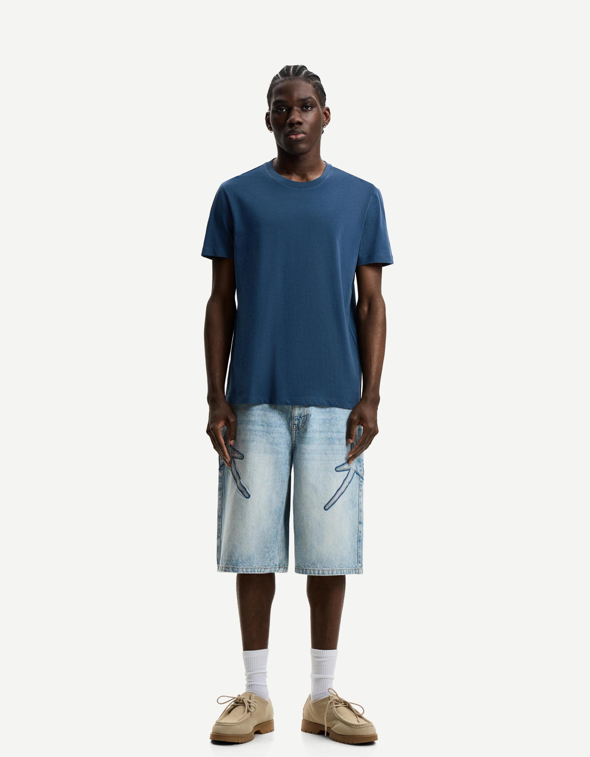 Basic short sleeve T-shirt Product Image