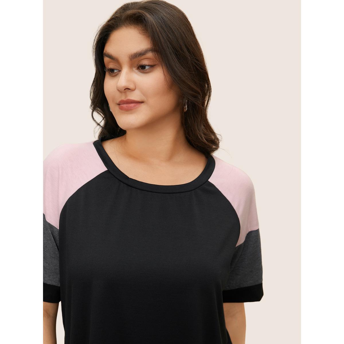 Plus Size Colorblock Contrast Crew Neck Raglan Sleeve T-shirt MistyRose Women Casual Contrast Colorblock Everyday T-shirts BloomChic 28/5X Product Image