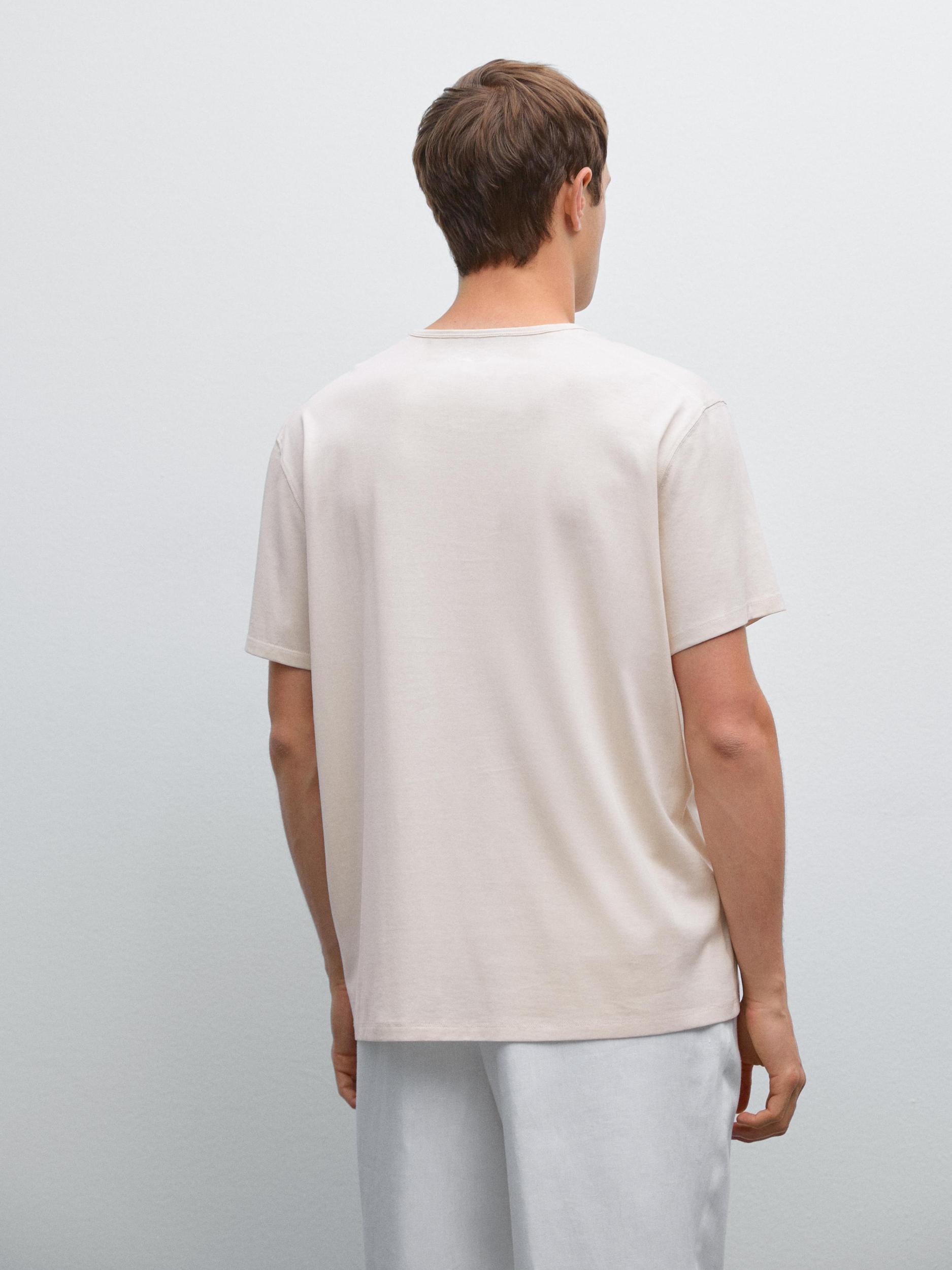 100% cotton lightweight T-shirt Product Image