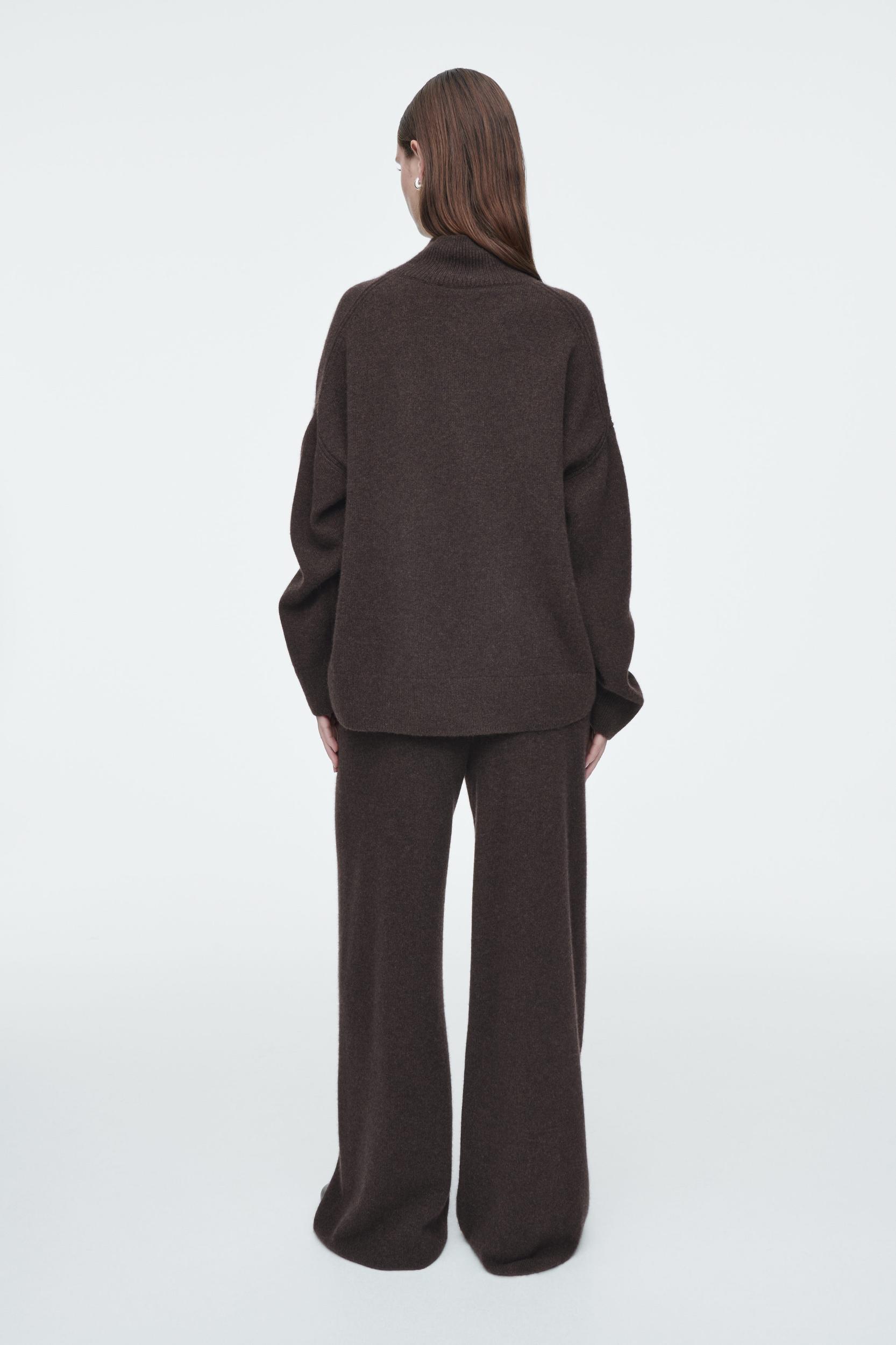 PURE CASHMERE TURTLENECK SWEATER Product Image