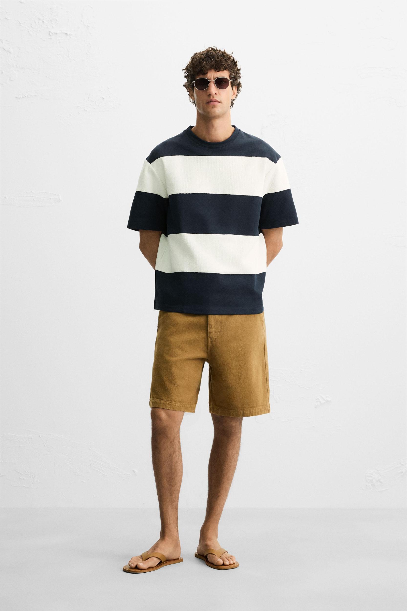 CONTRAST STRIPE SWEATSHIRT Product Image