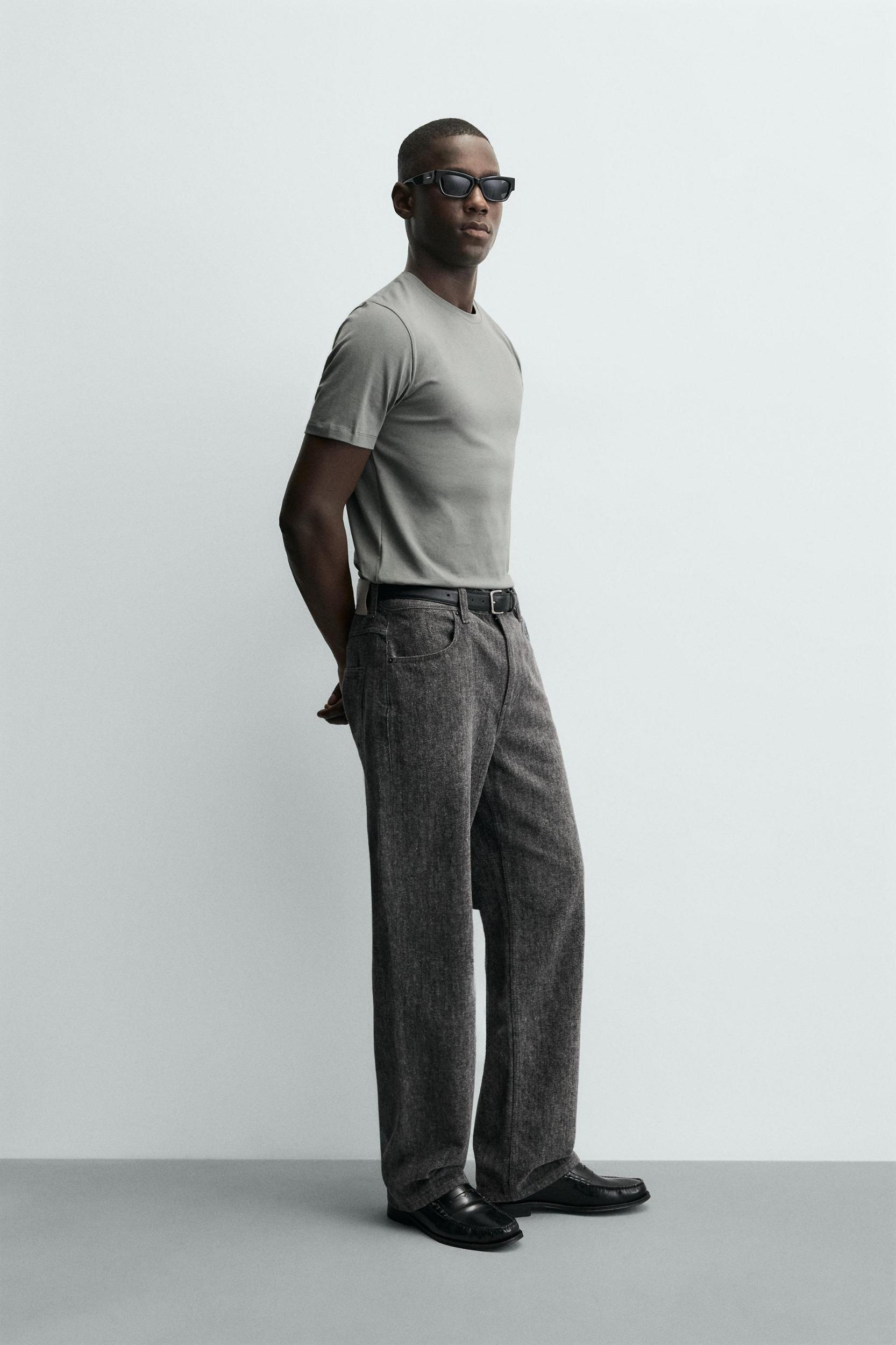 BASIC SLIM FIT T-SHIRT Product Image