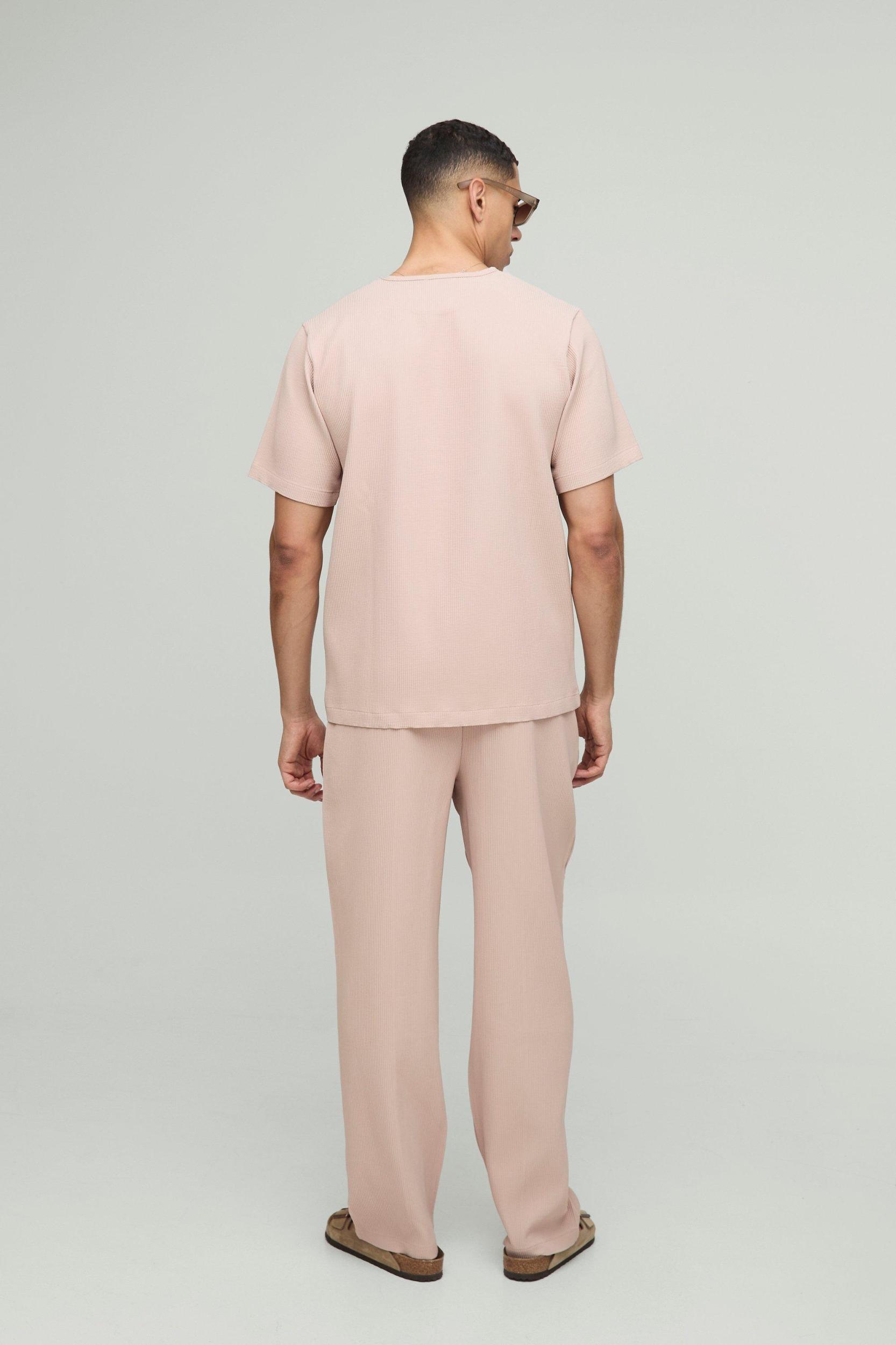 Relaxed Fit Elasticated Waist Pleated Pants | boohooMAN USA Product Image