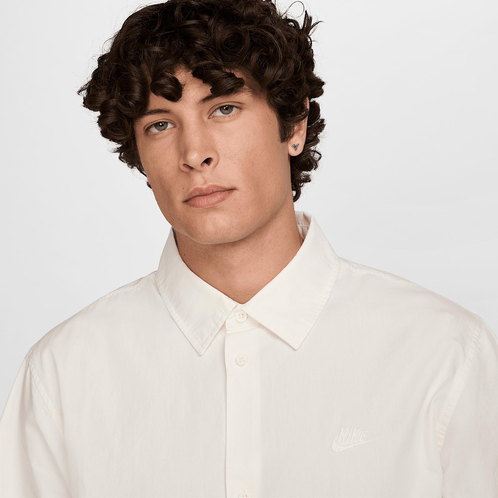 Nike Men's Club Short-Sleeve Button-Down Shirt Product Image