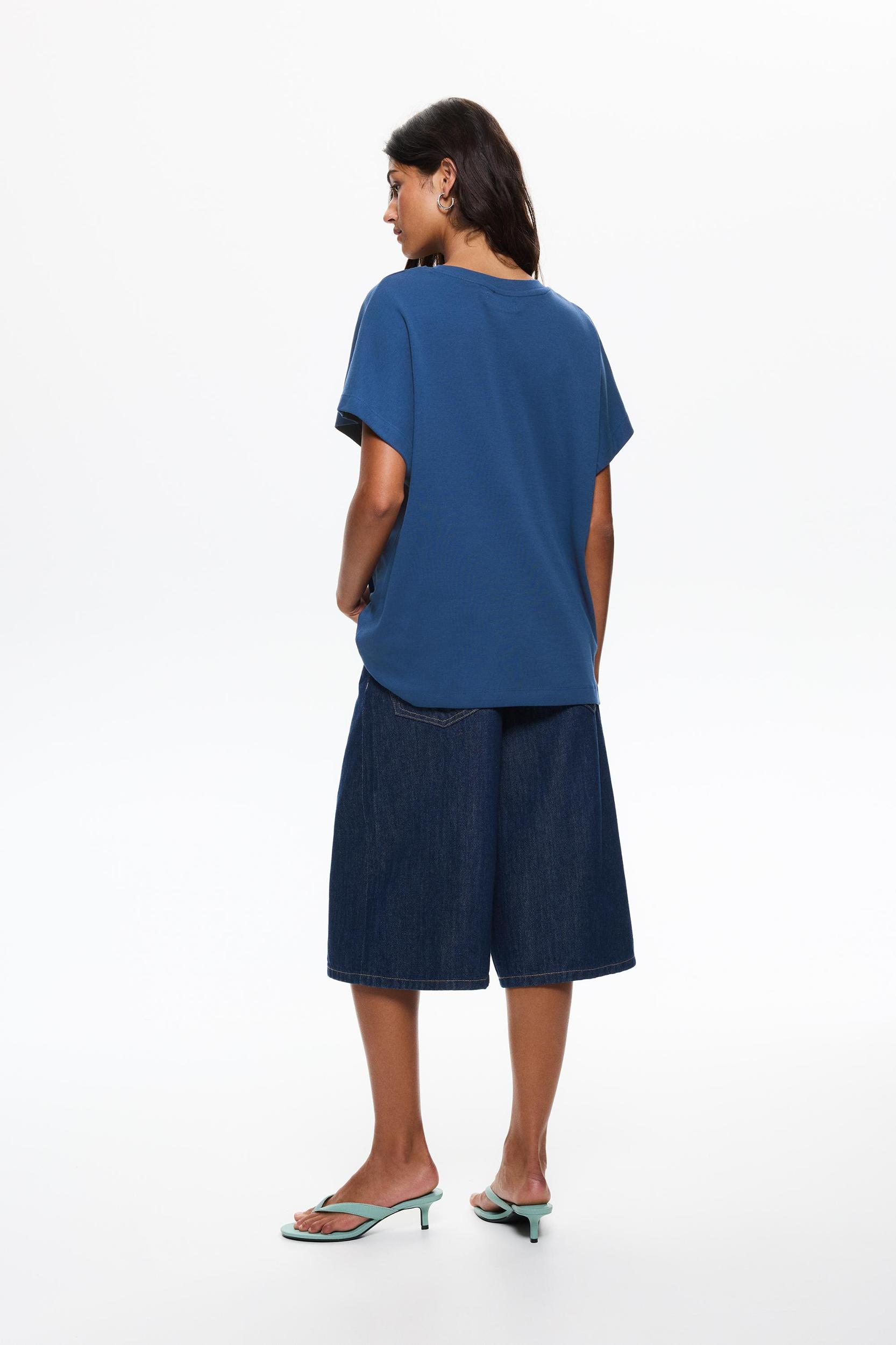 Basic oversized T-shirt Product Image