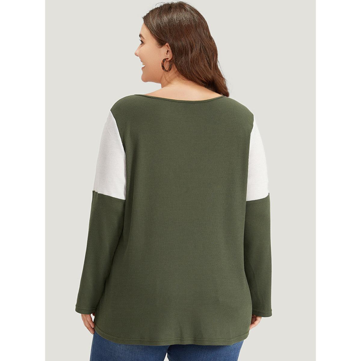 Plus Size Colorblock Contrast Button Detail Crew Neck T-shirt Gray Women Casual Contrast Plain Round Neck Dailywear T-shirts BloomChic 10/M Product Image