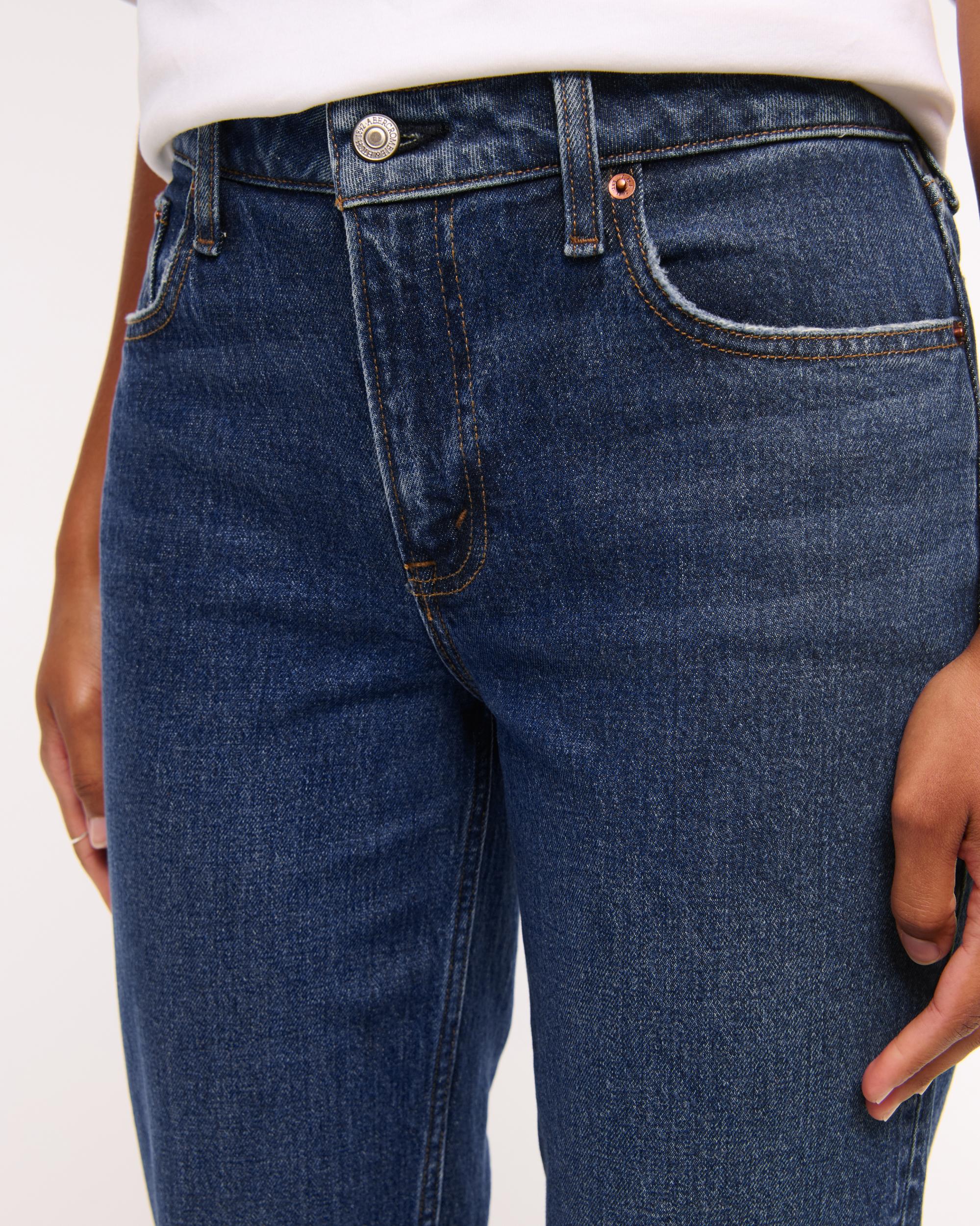 Curve Love Mid Rise 90s Straight Jean Product Image