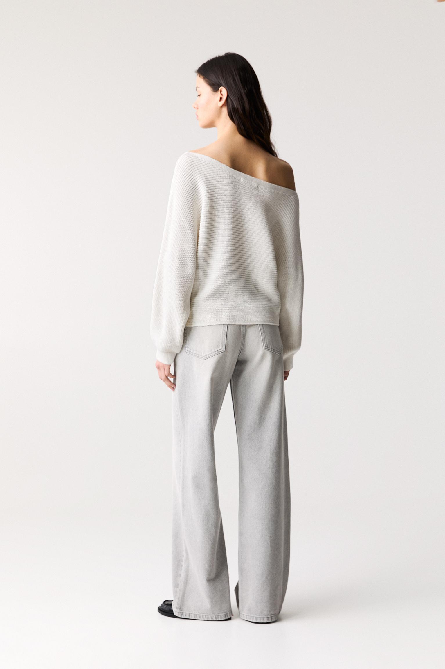 Asymmetric sweater Product Image