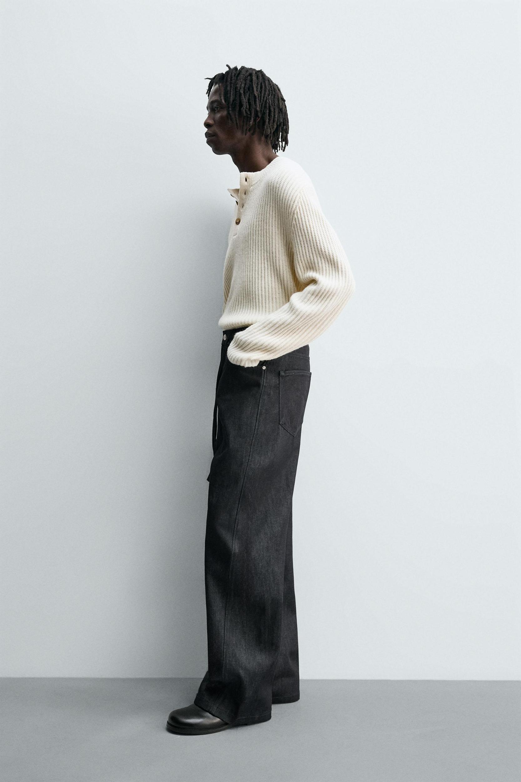 RELAXED FLARE FIT JEANS Product Image