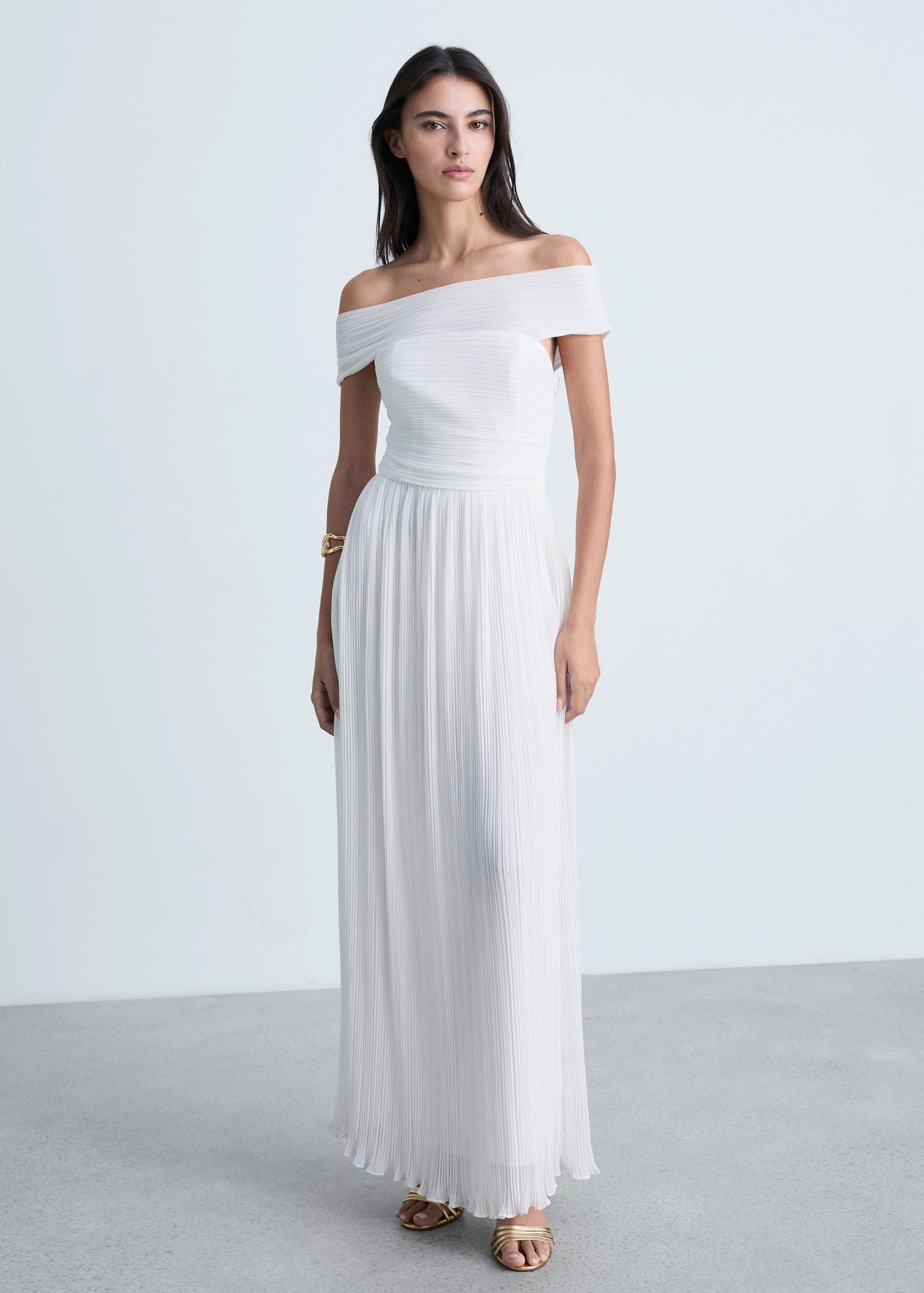 Off-the-shoulder pleated dress - Women | MANGO USA Product Image