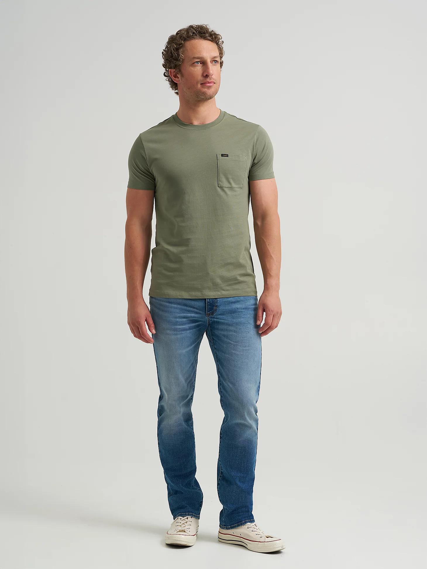Men's Slim Fit Lightweight Pocket Tee | Men's Tops & Tees | Lee® Product Image