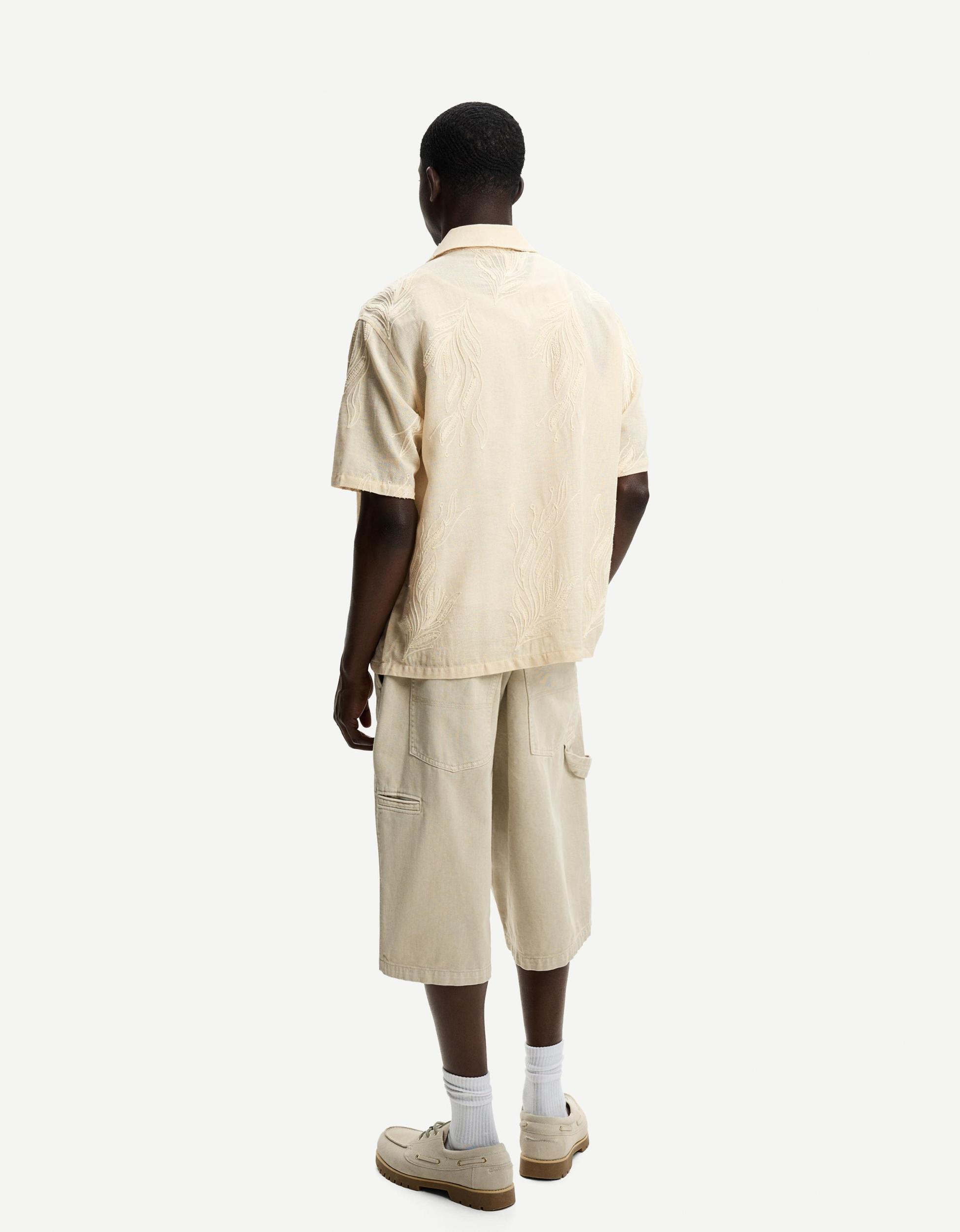 Rustic short sleeve shirt with embroidery Product Image