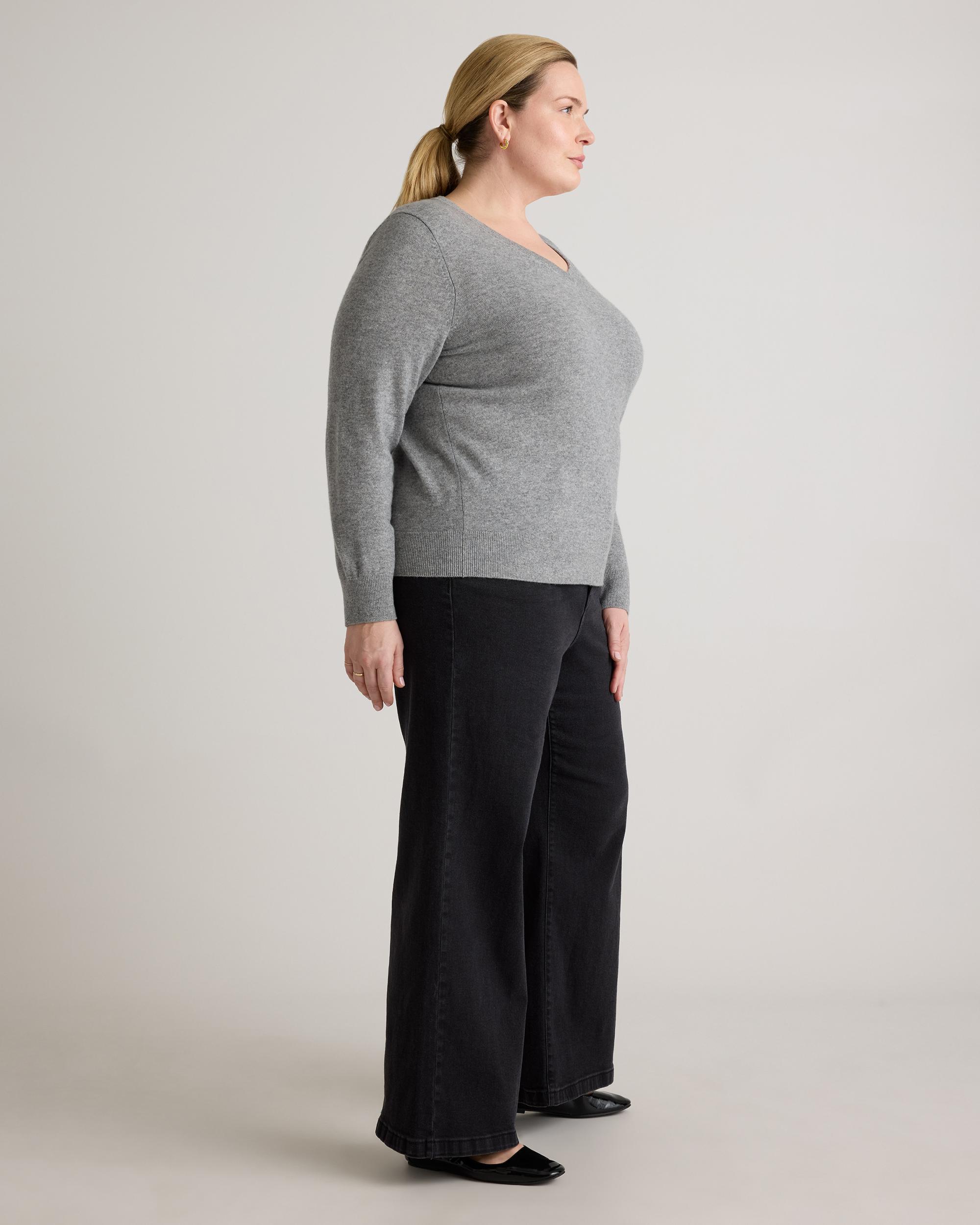Quince | Women's Mongolian Cashmere V-Neck Sweater Product Image