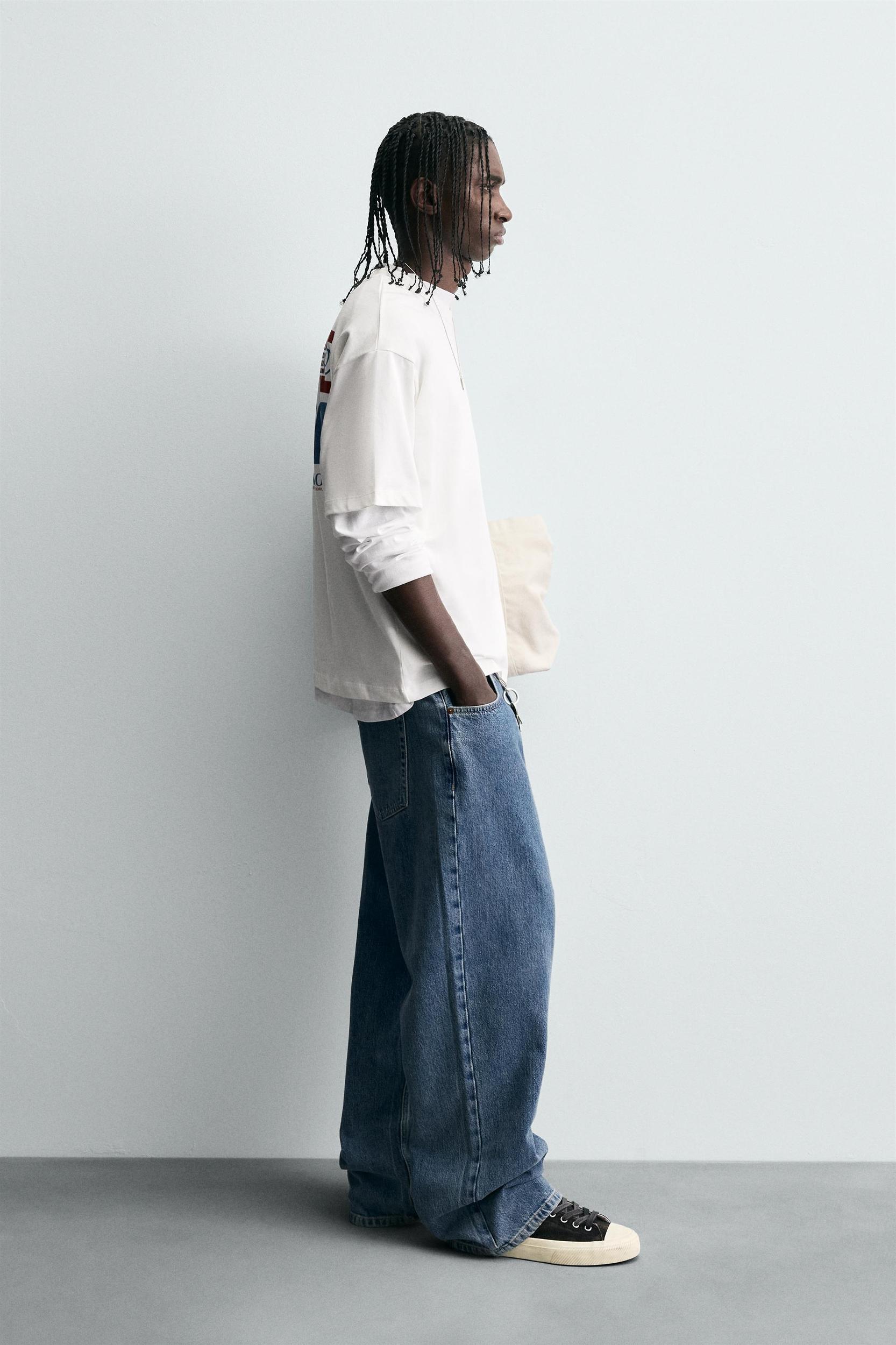 GRAPHIC PRINT T-SHIRT Product Image