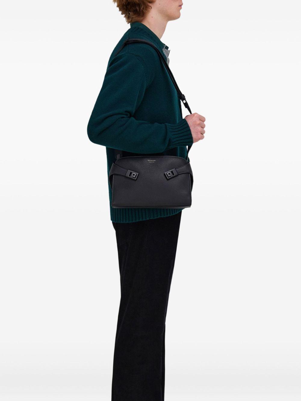 Hug messenger bag Product Image