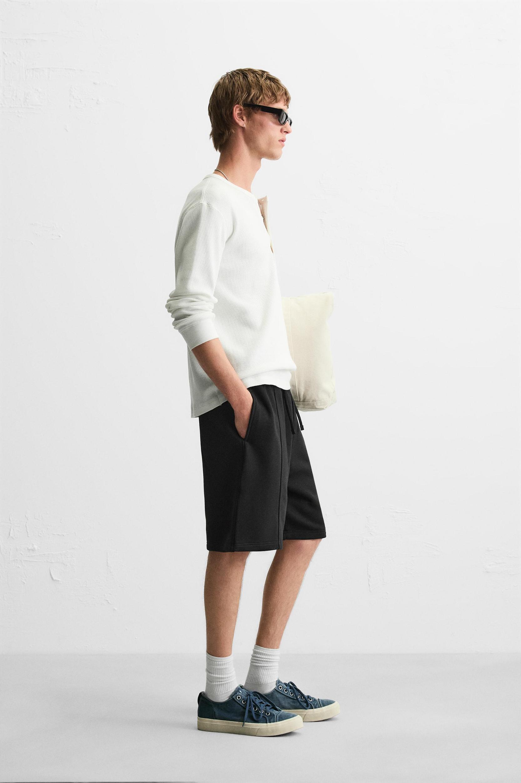 SEAMED JOGGING SHORTS Product Image