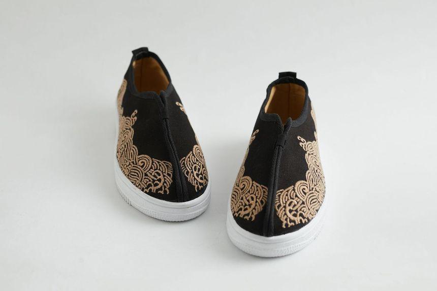 Retro Chinese Style Embroidered Slip-ons Product Image