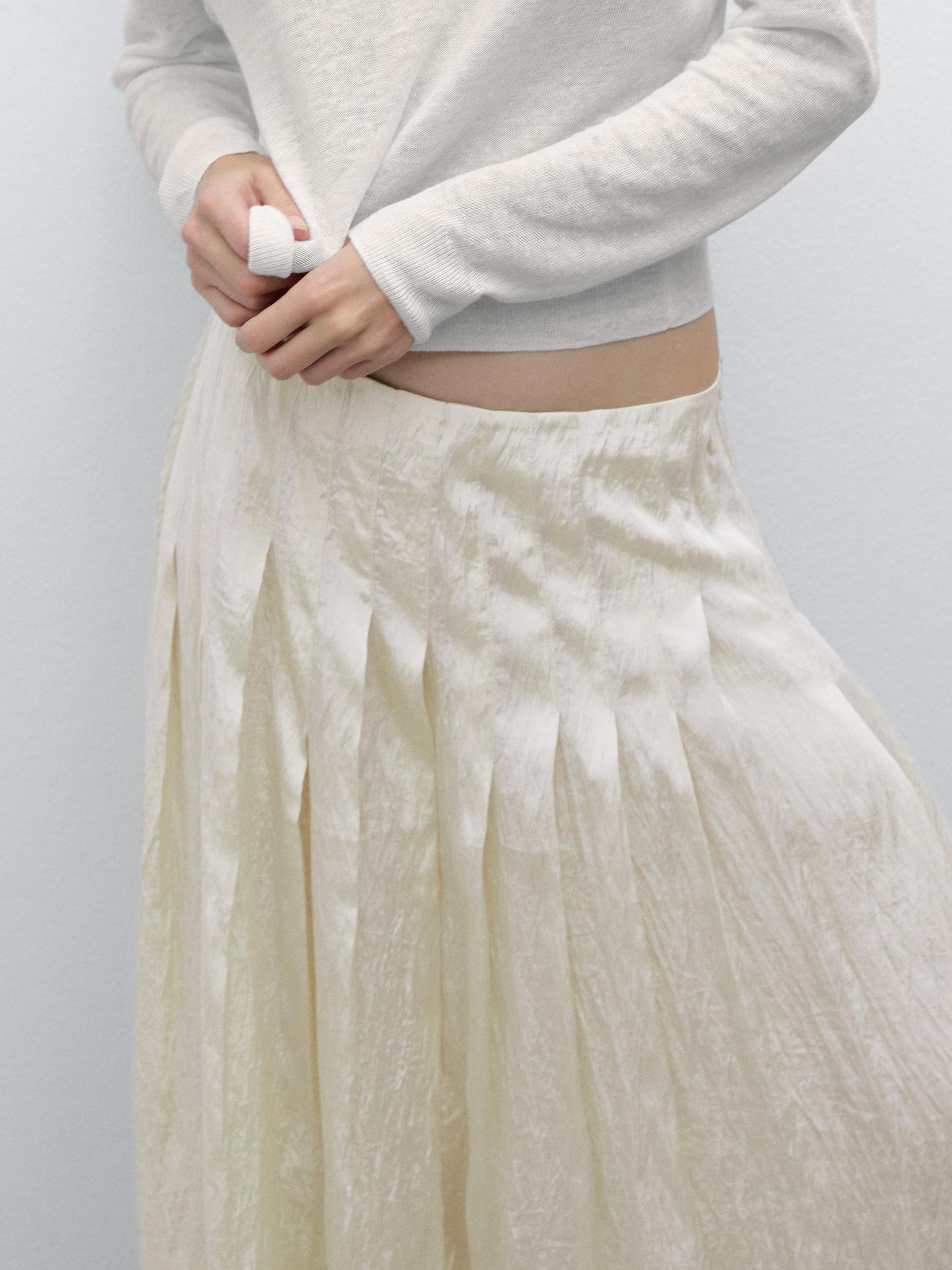 Flowing midi skirt with box pleats Product Image