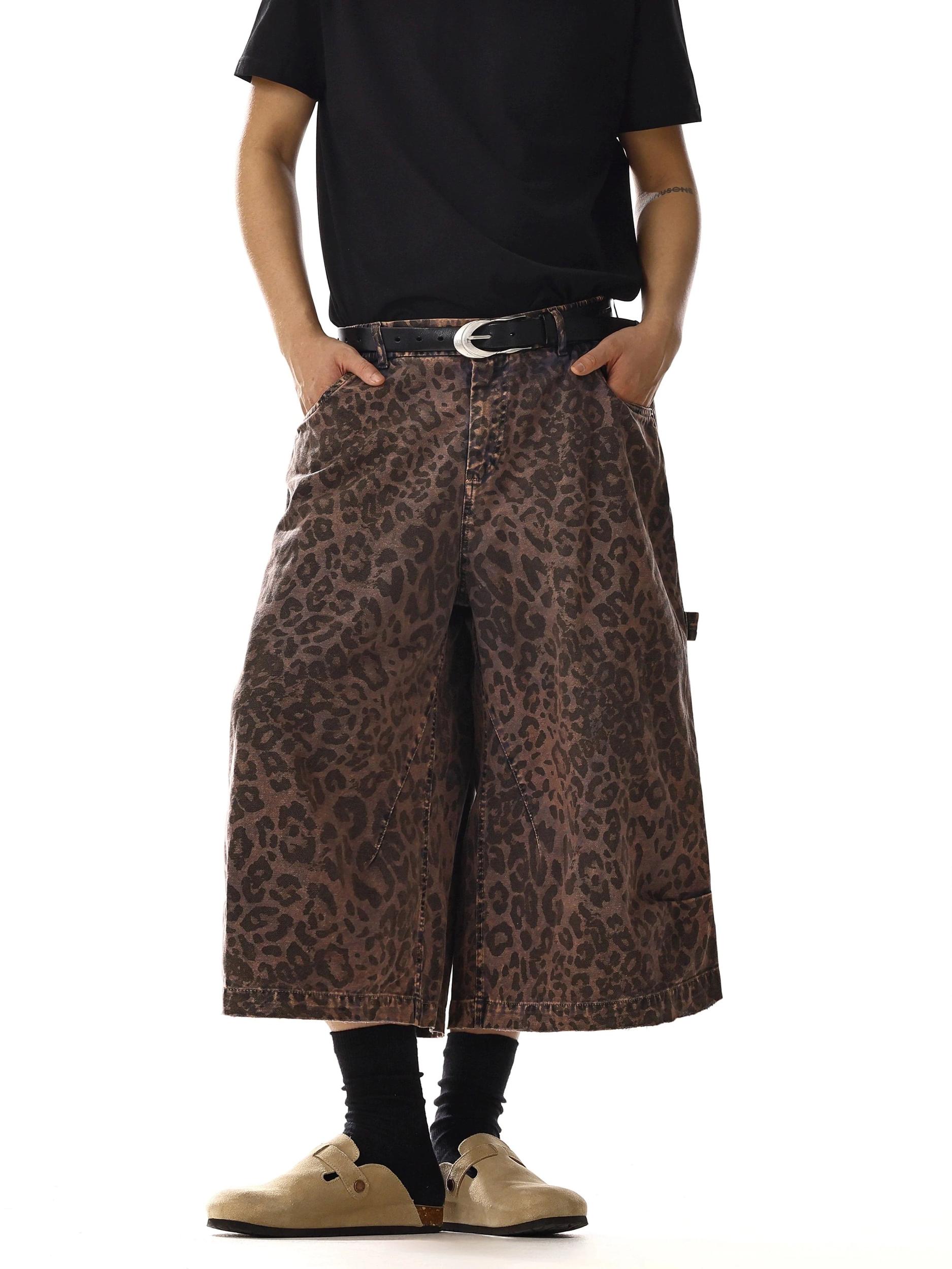 RT No. 18219 LEOPARD LONG SHORTS Product Image