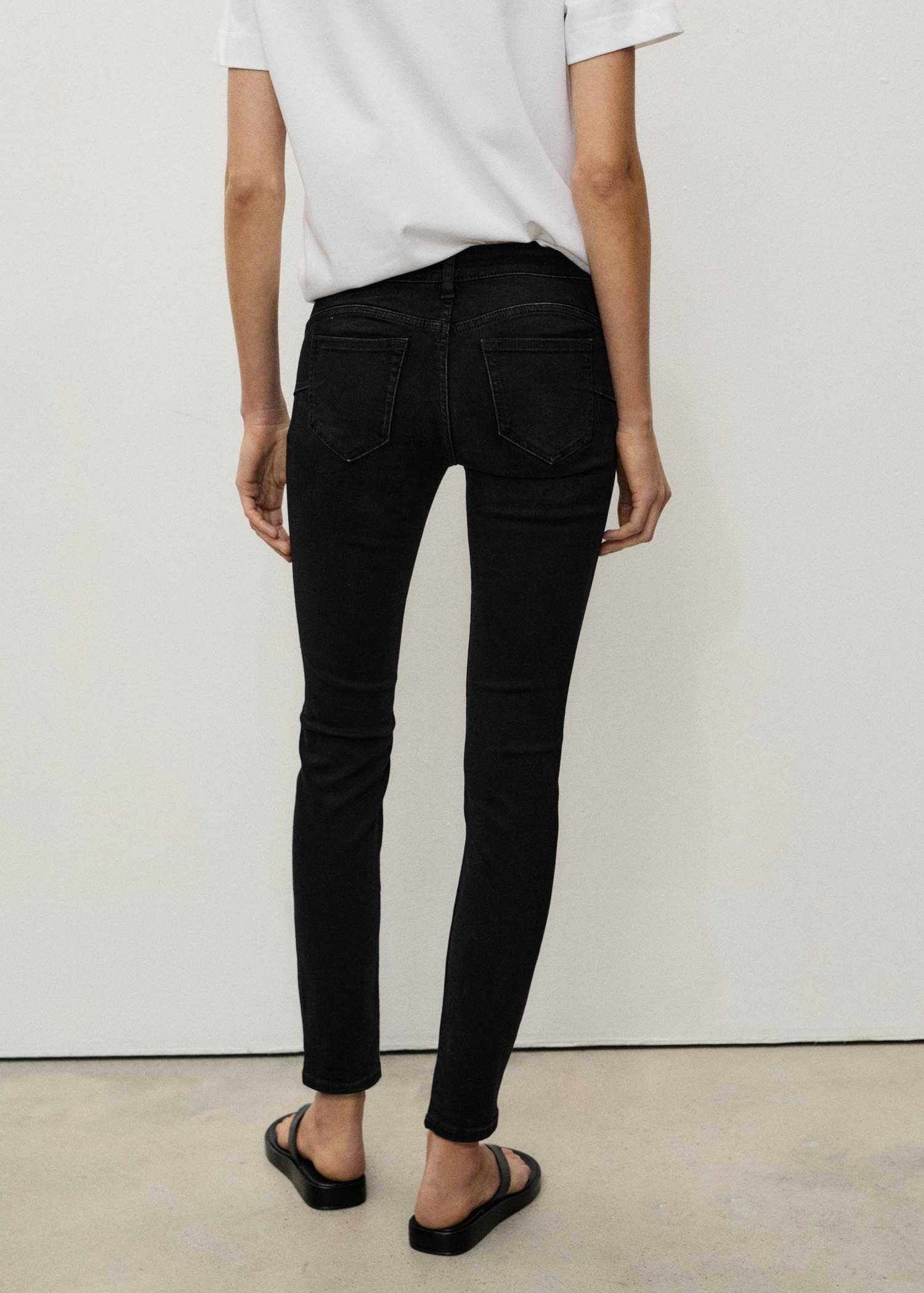 Push-up low-rise skinny jeans - Women | MANGO USA Product Image