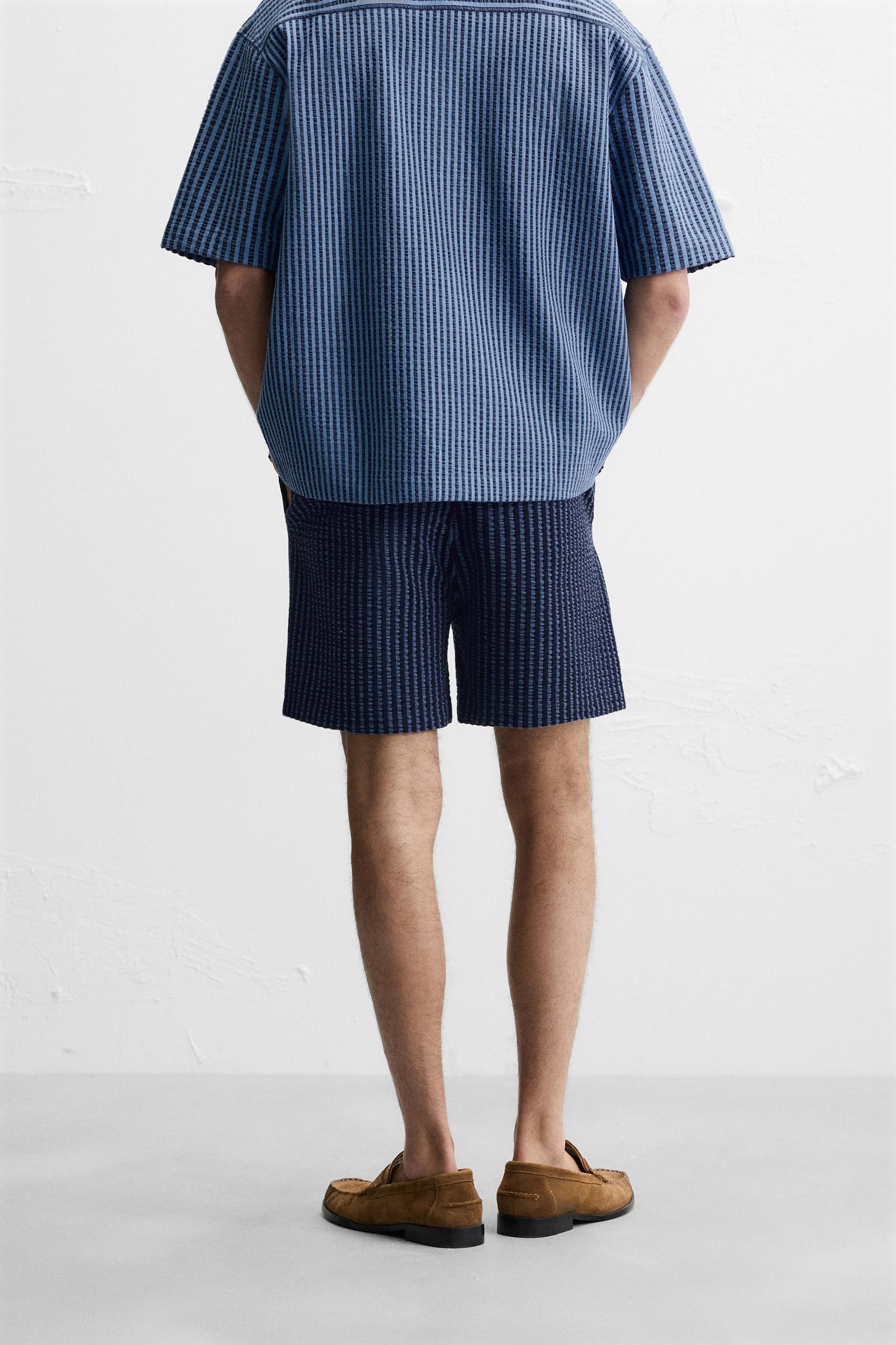 RELAXED FIT SEERSUCKER SHORTS Product Image