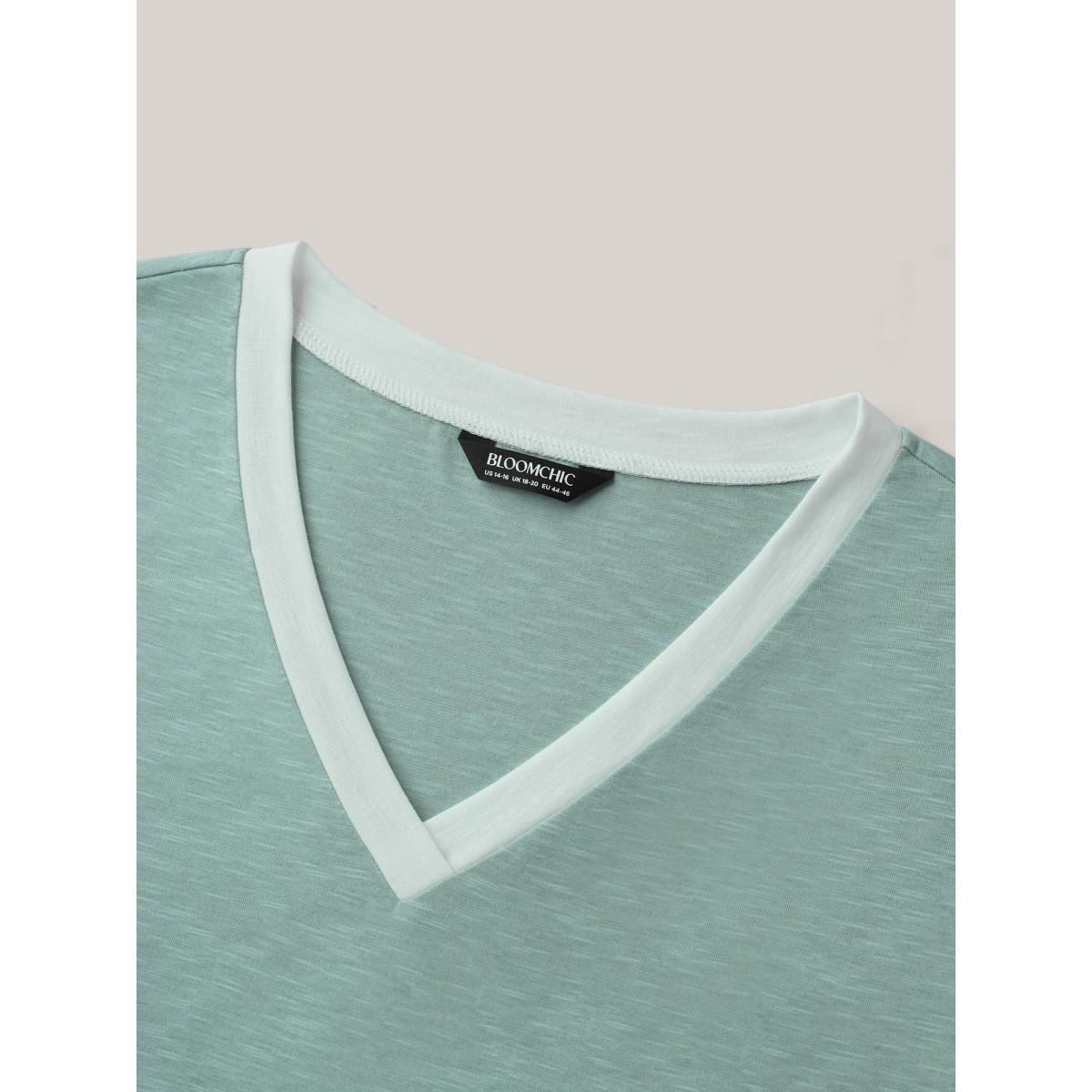 Plus Size Color Contrast Bamboo Textured T-Shirt Greenbean Women Leisure Gathered V-neck Casual T-shirts BloomChic 22-24/3X Product Image